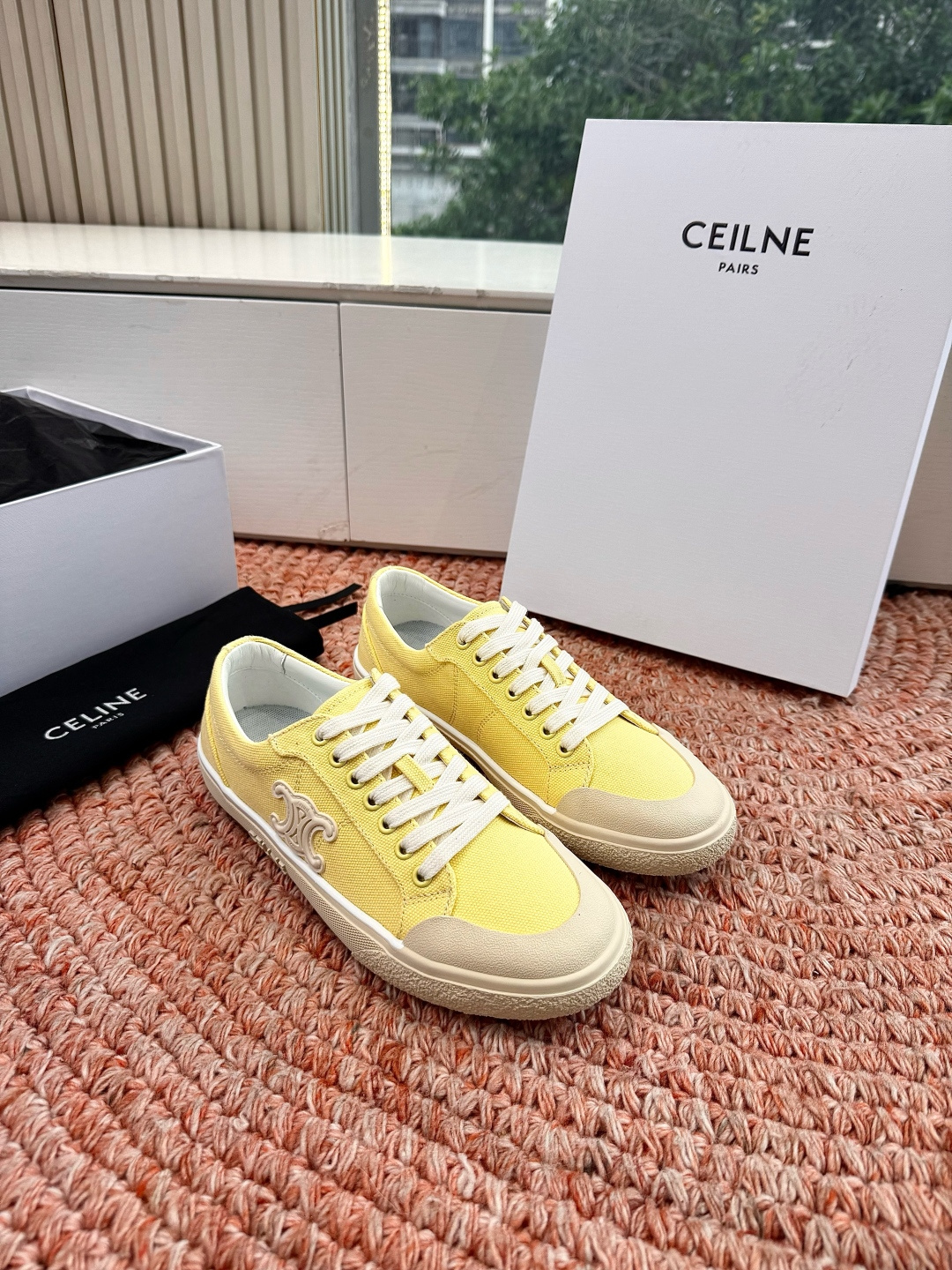 셀린느(CELINE) 트리오페 로고 스니커즈 신발
