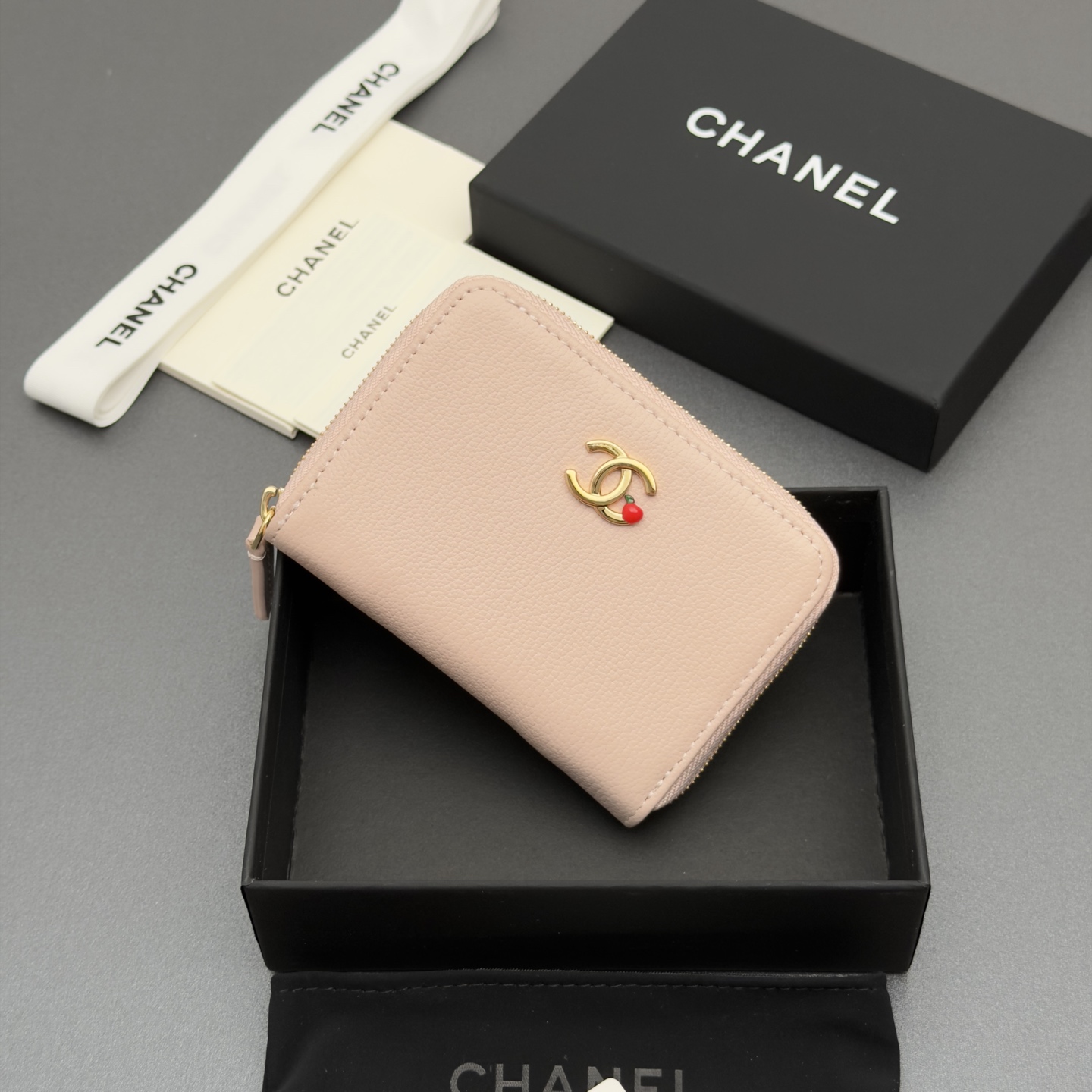 [Chanel] 샤넬 메탈 로고 지퍼 카드 지갑