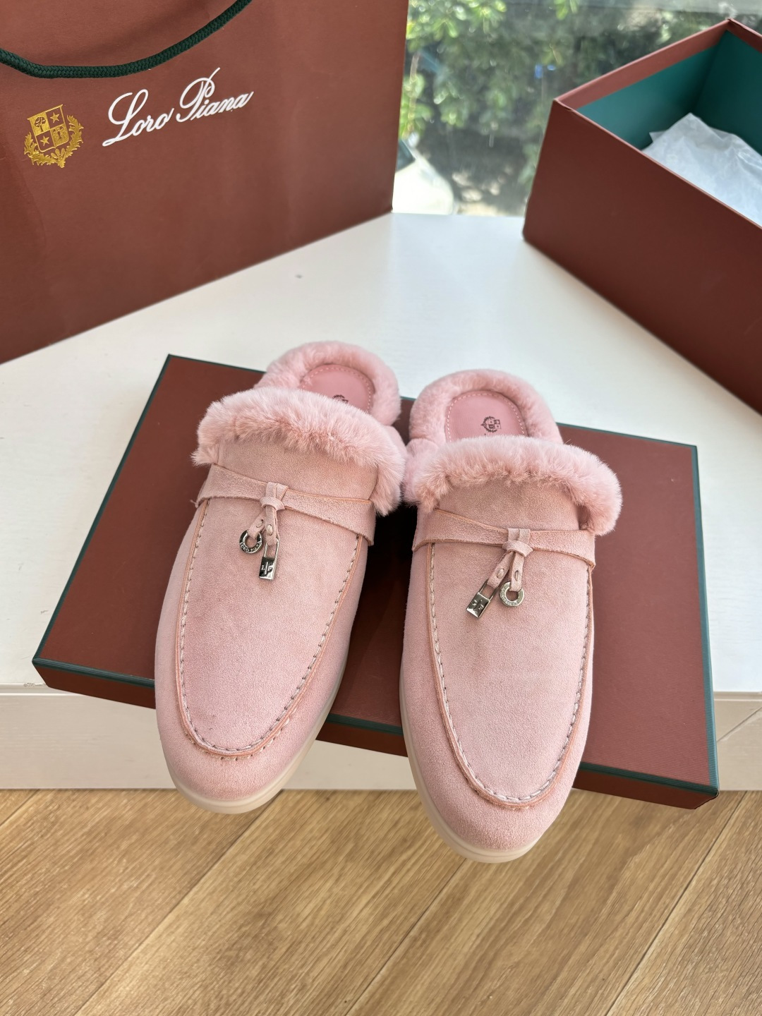 로로피아나(Loro Piana) 커플 퍼 트리밍 스웨이드 뮬 슬리퍼 신발