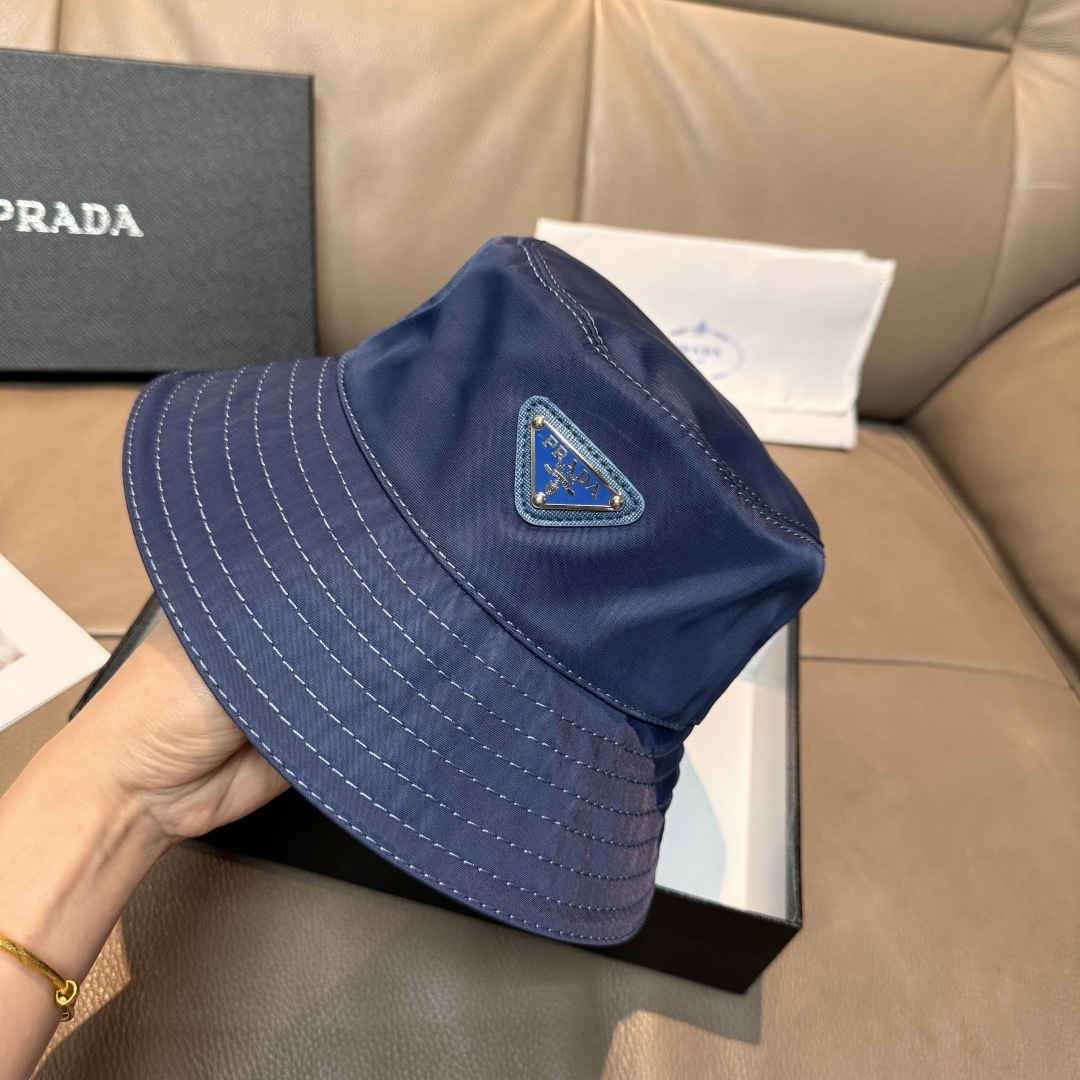 프라다(PRADA) 삼각 로고 옥스포드 버킷햇 모자