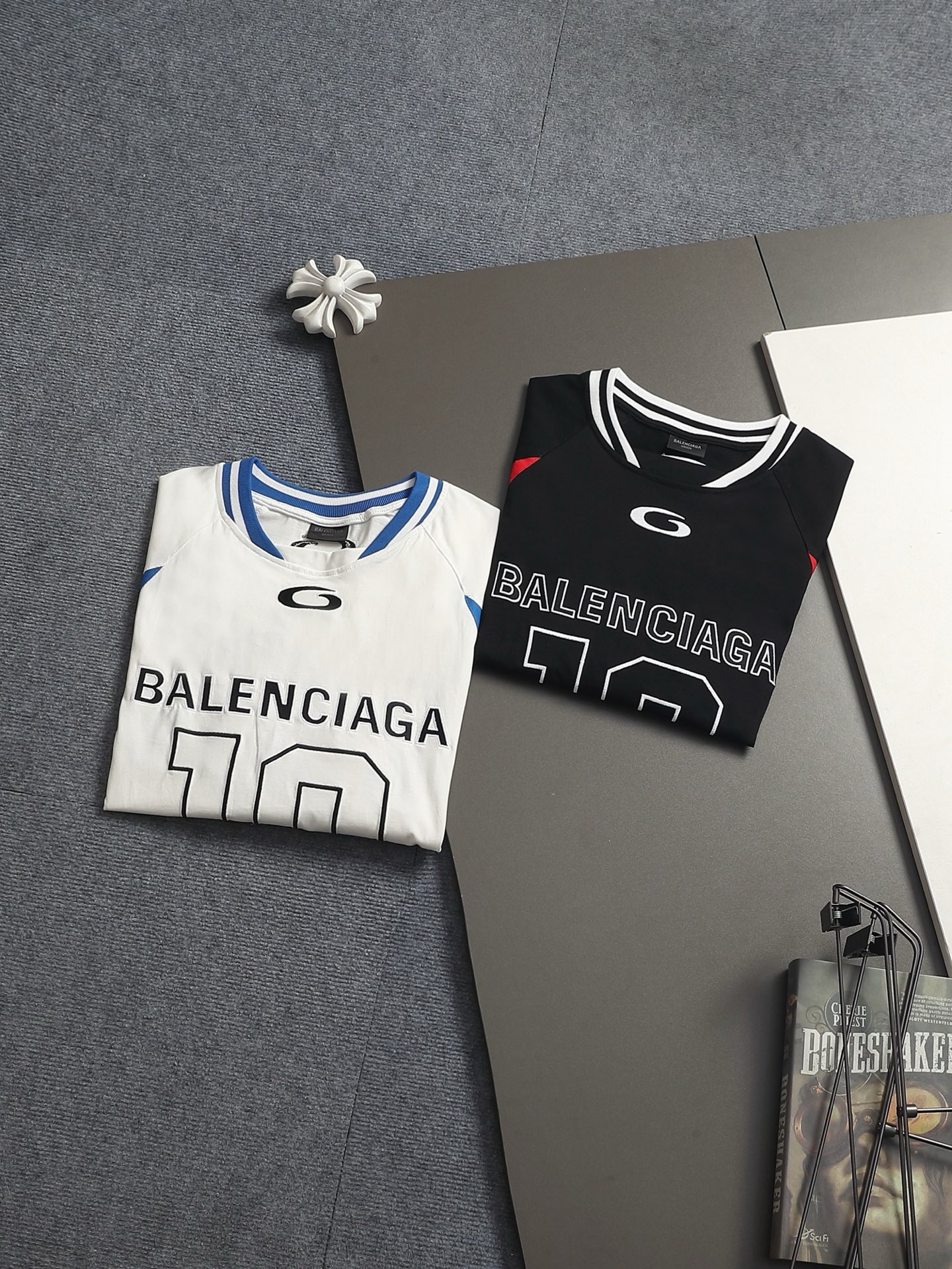 발렌시아가(BALENCIAGA) NBA 콜라보 배색 로고 반팔 티셔츠 상의 의류