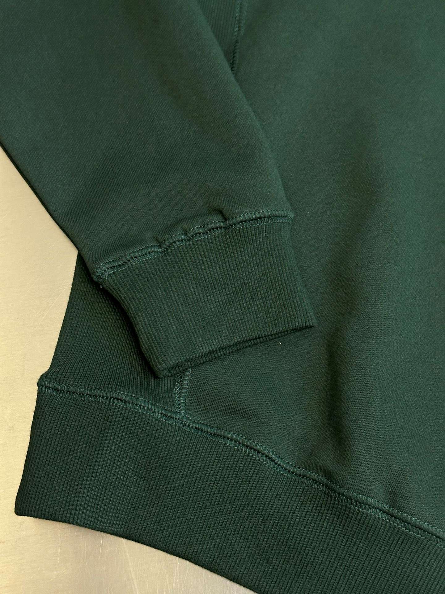 아크네(Acne studios) 로고 자수 기모 스웨트셔츠 상의 의류