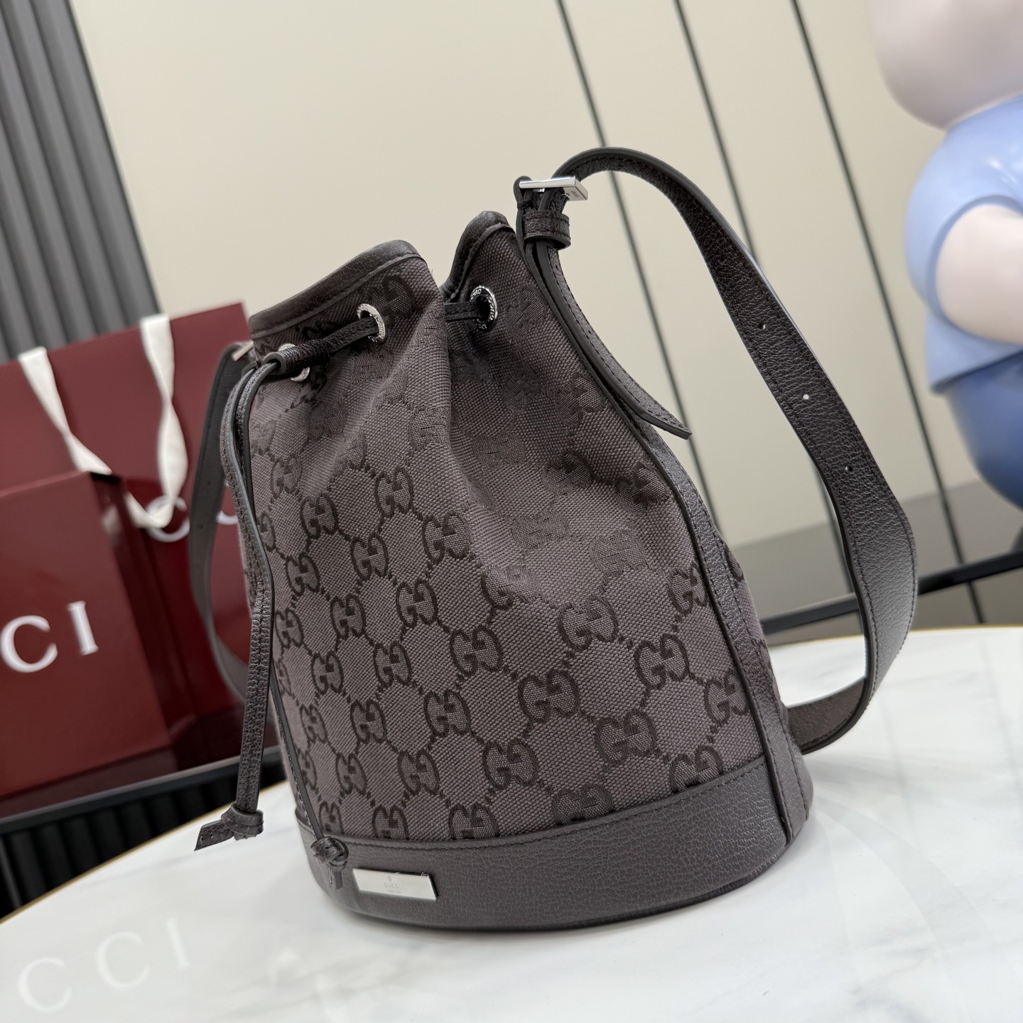 [Gucci] 구찌 (Generation) GG 캔버스 버킷백 (다크 브라운) 가방