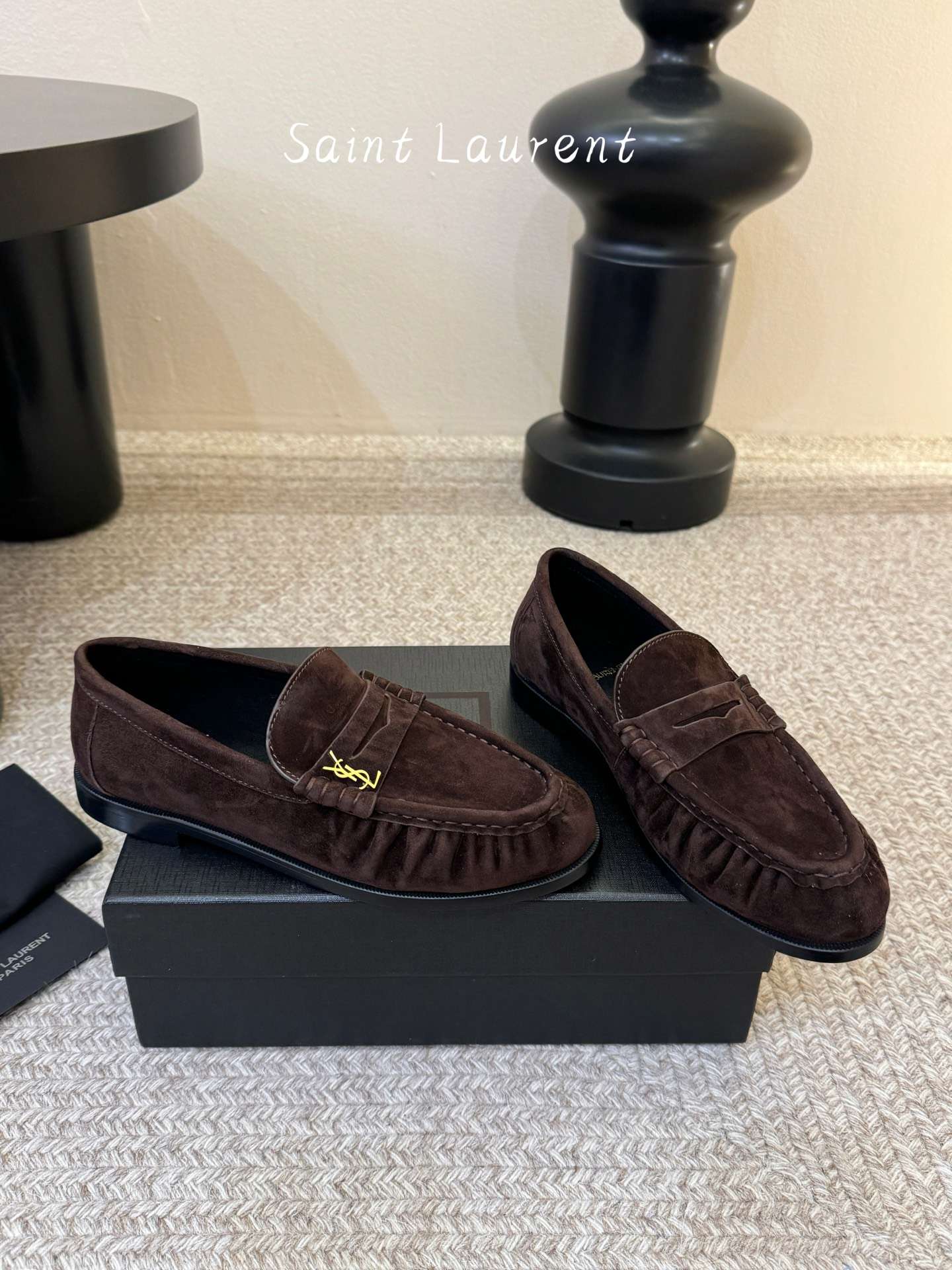 생로랑(SAINT LAURENT) 카프 레더 페니 로퍼 신발