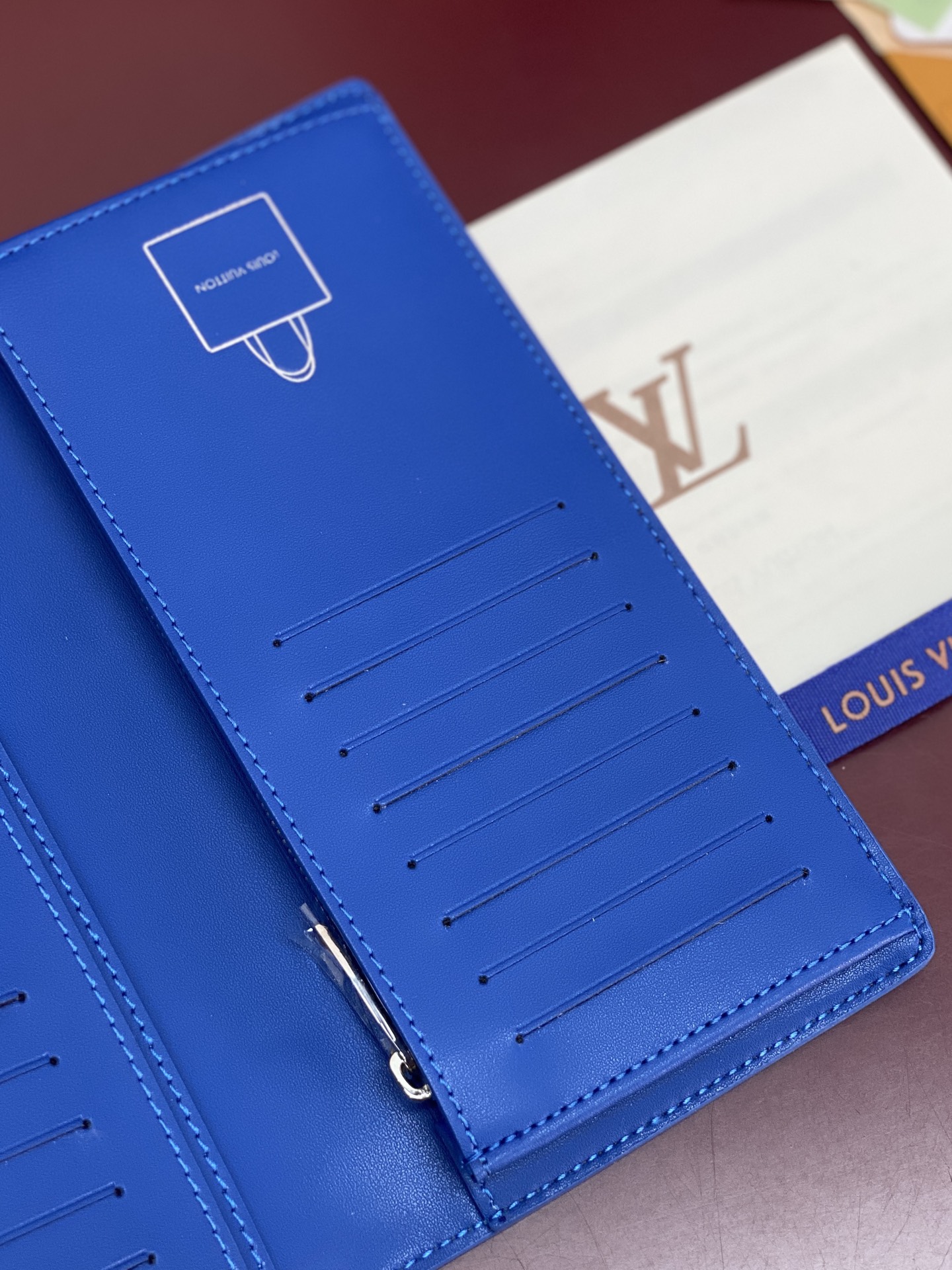 [Louis Vuitton] LV 루이비통 쇼퍼백 모티브 Brazza 브라짜 월렛 지갑 M2A555