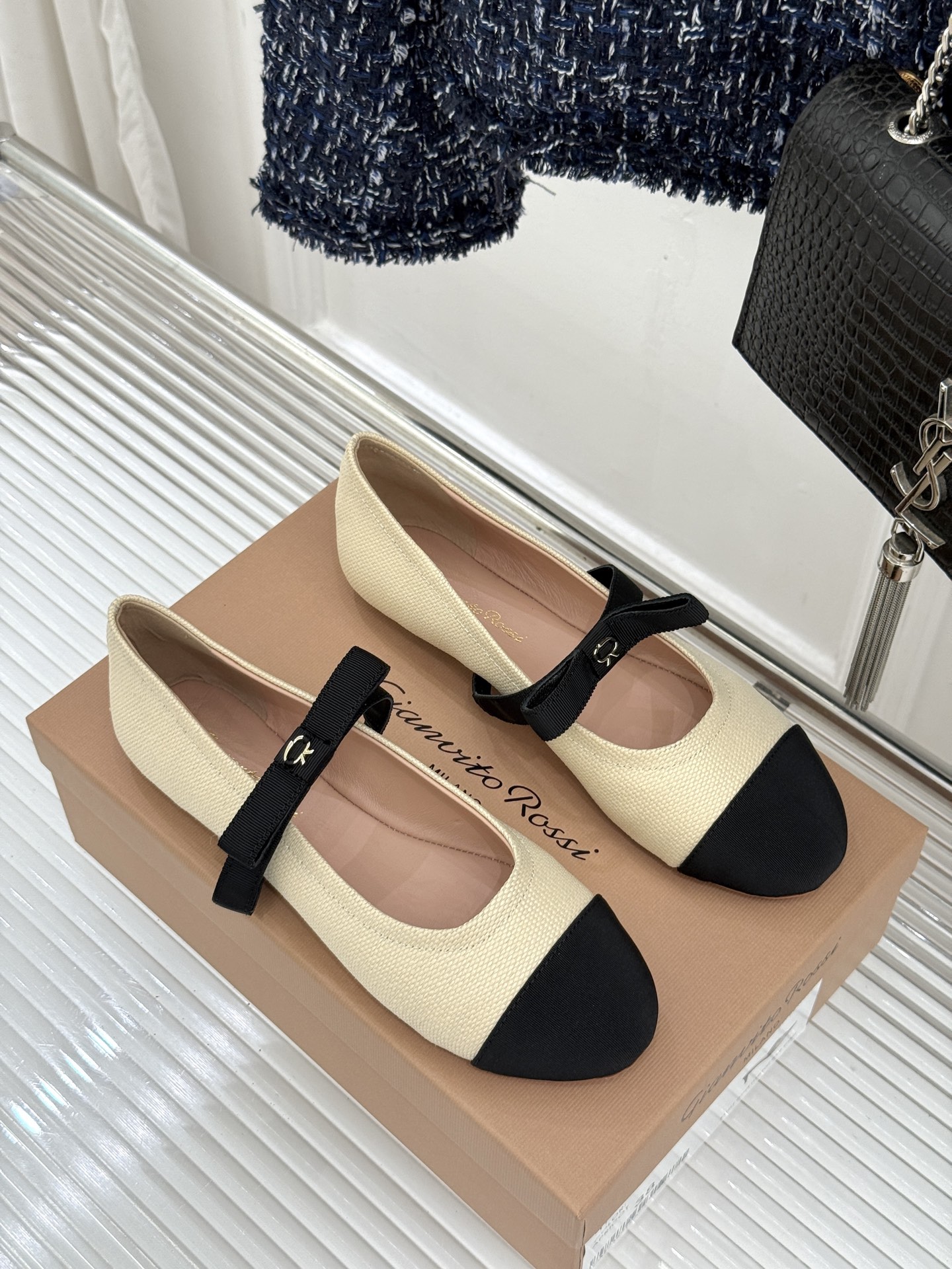 지안비토 로시(Gianvito Rossi) 리본 메리제인 플랫슈즈 신발