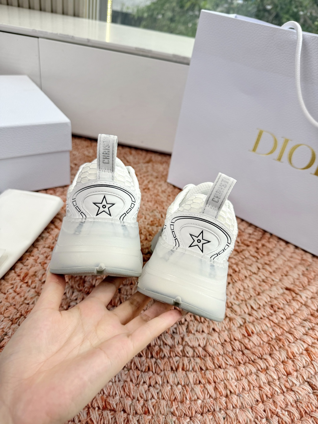 디올(DIOR) CD 로고 스니커즈 신발