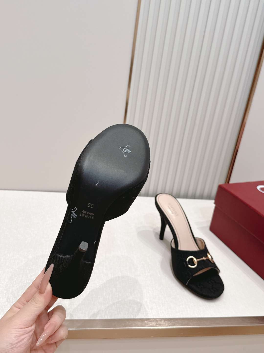 구찌(GUCCI) 홀스빗 모노그램 뮬 힐 신발