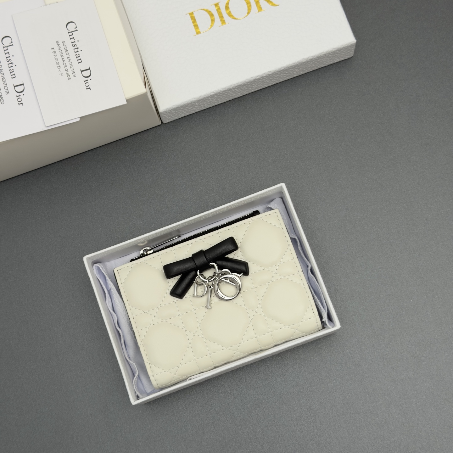 [Dior] 디올 Lady Dahlia 레이디 달리아 울트라 까나쥬 램스킨 미니 지갑 / S2605