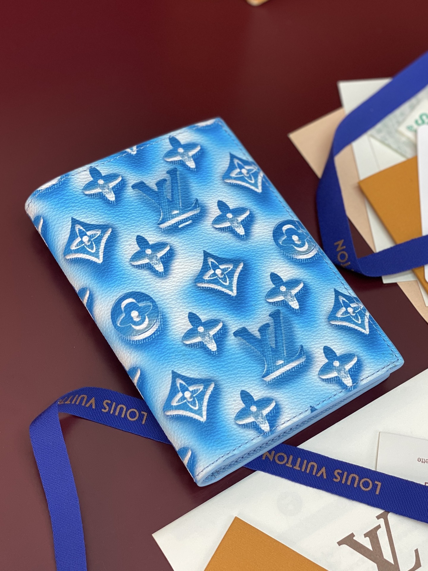 [Louis Vuitton] LV 루이비통 모노그램 포레스트 패스포트 커버 (코튼 블루) 여권 지갑