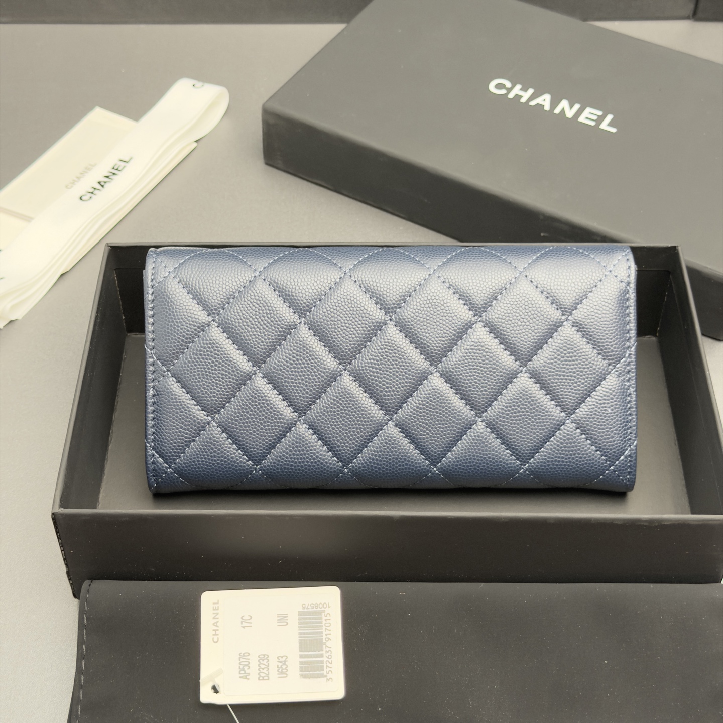[Chanel] 샤넬 26SS 캐비어 멀티 젬스톤 플랩 장지갑
