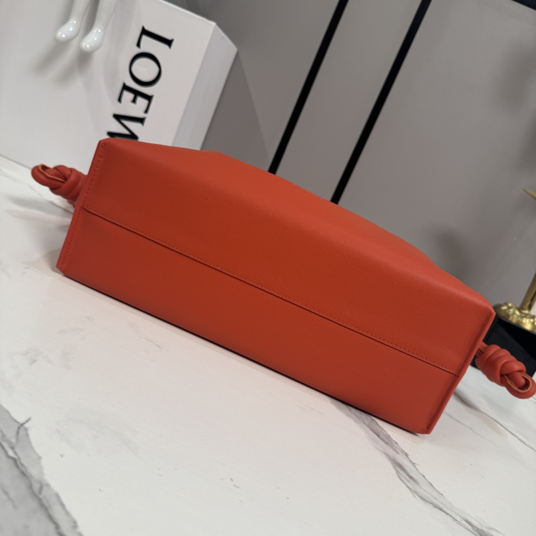 LOEWE 로에베 Flamenco 플라멩코 나파 카프스킨 숄더/클러치백 (미디엄) 가방 / 262386