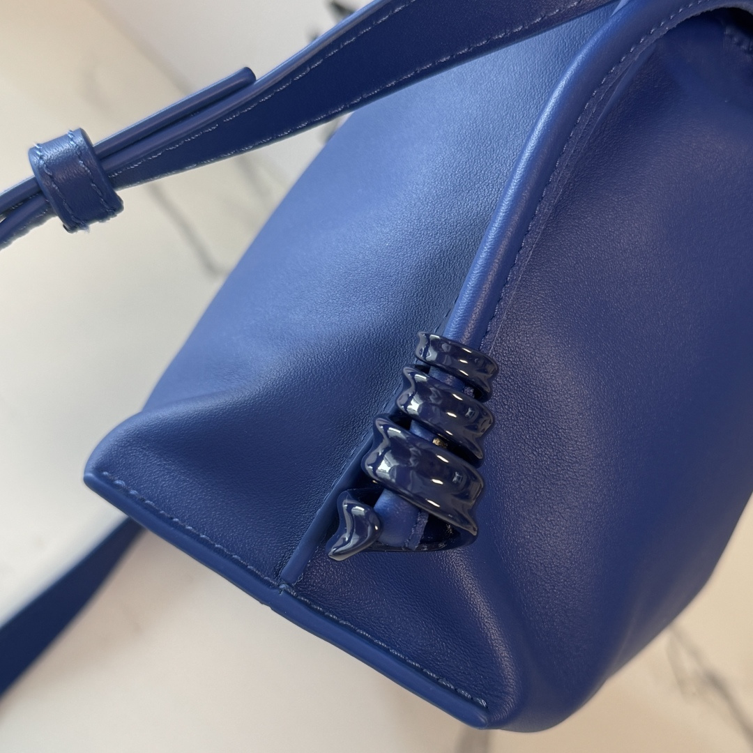Loewe 로에베 플라멩코(Flamenco) 나파 가죽 미디엄 백 가방