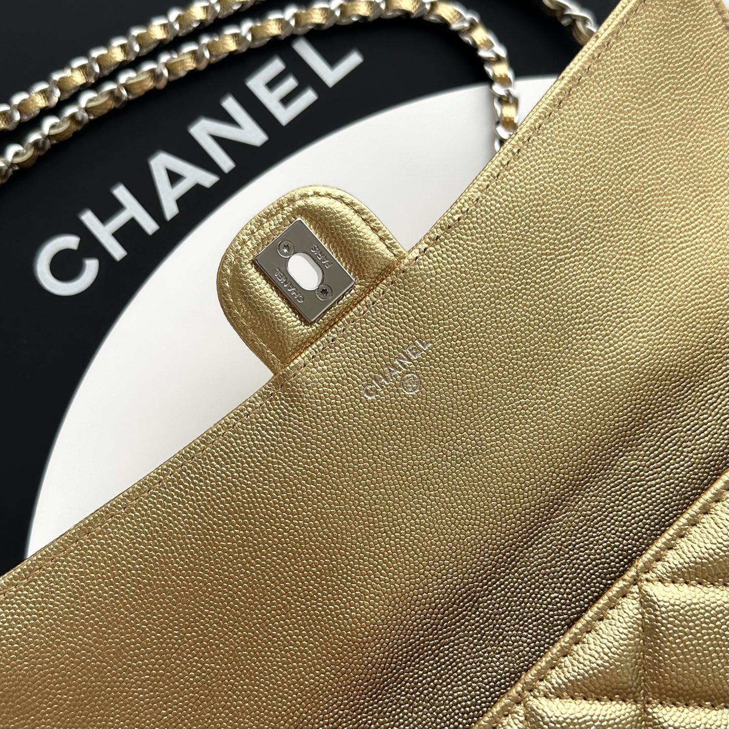 CHANEL 샤넬 26A 시리즈 탑핸들 체인 플랩 백 가방