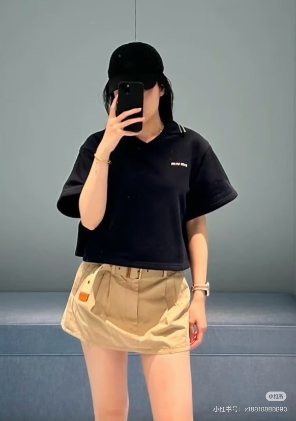 미우미우(MIU MIU) 자수 피케 폴로 티셔츠 상의 의류