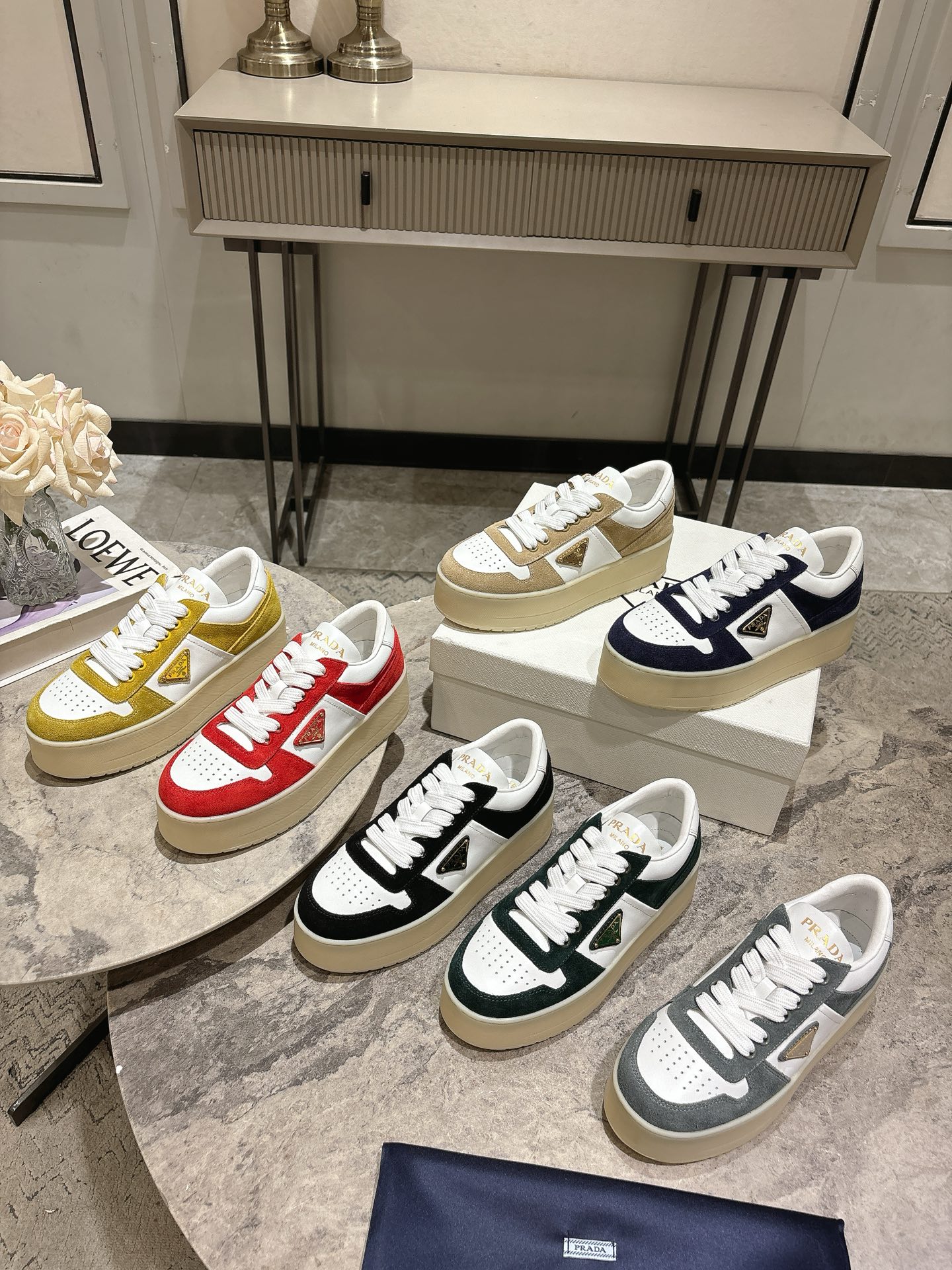 프라다(PRADA) 삼각 로고 플랫폼 스니커즈 신발