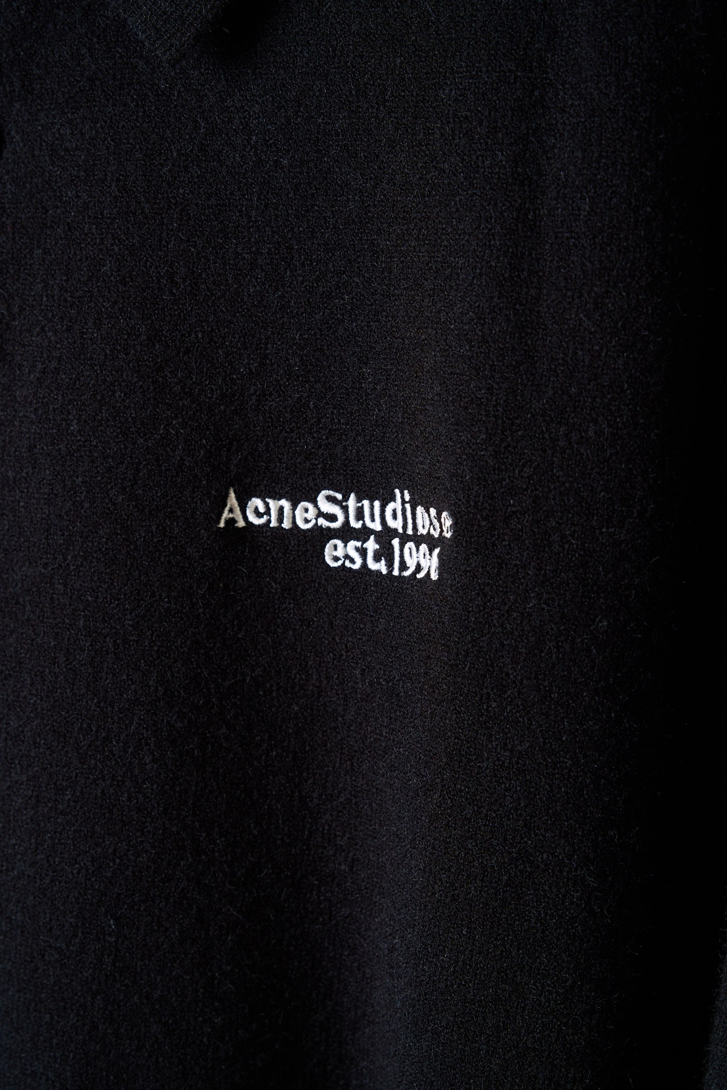 아크네(Acne studios) 로고 자수 울 폴로 니트 상의 의류