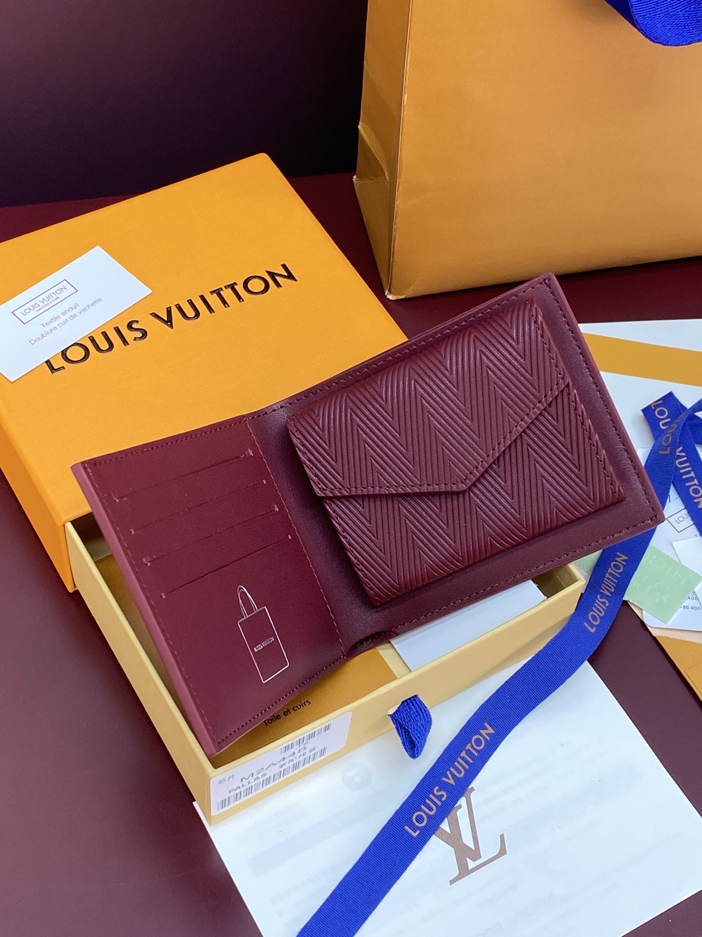 [Louis Vuitton] LV 루이비통 쇼퍼백 모티브 SLENDER 슬렌더 월렛 지갑 M2A448
