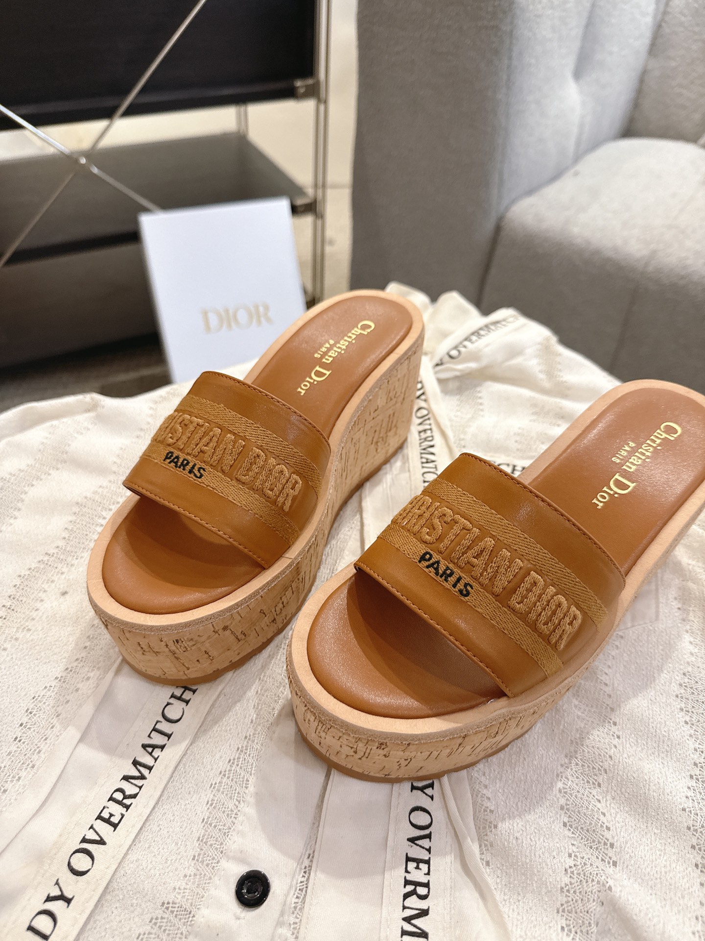 디올(DIOR) 로고 자수 플랫폼 웨지 슬리퍼 신발