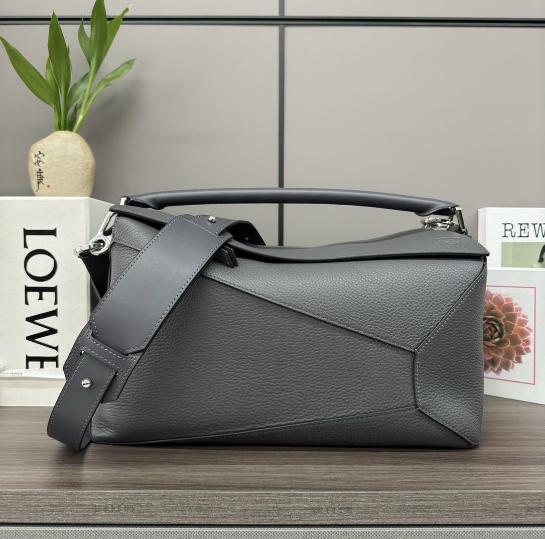 Loewe Puzzle Edge 로에베 퍼즐 라지 백 가방