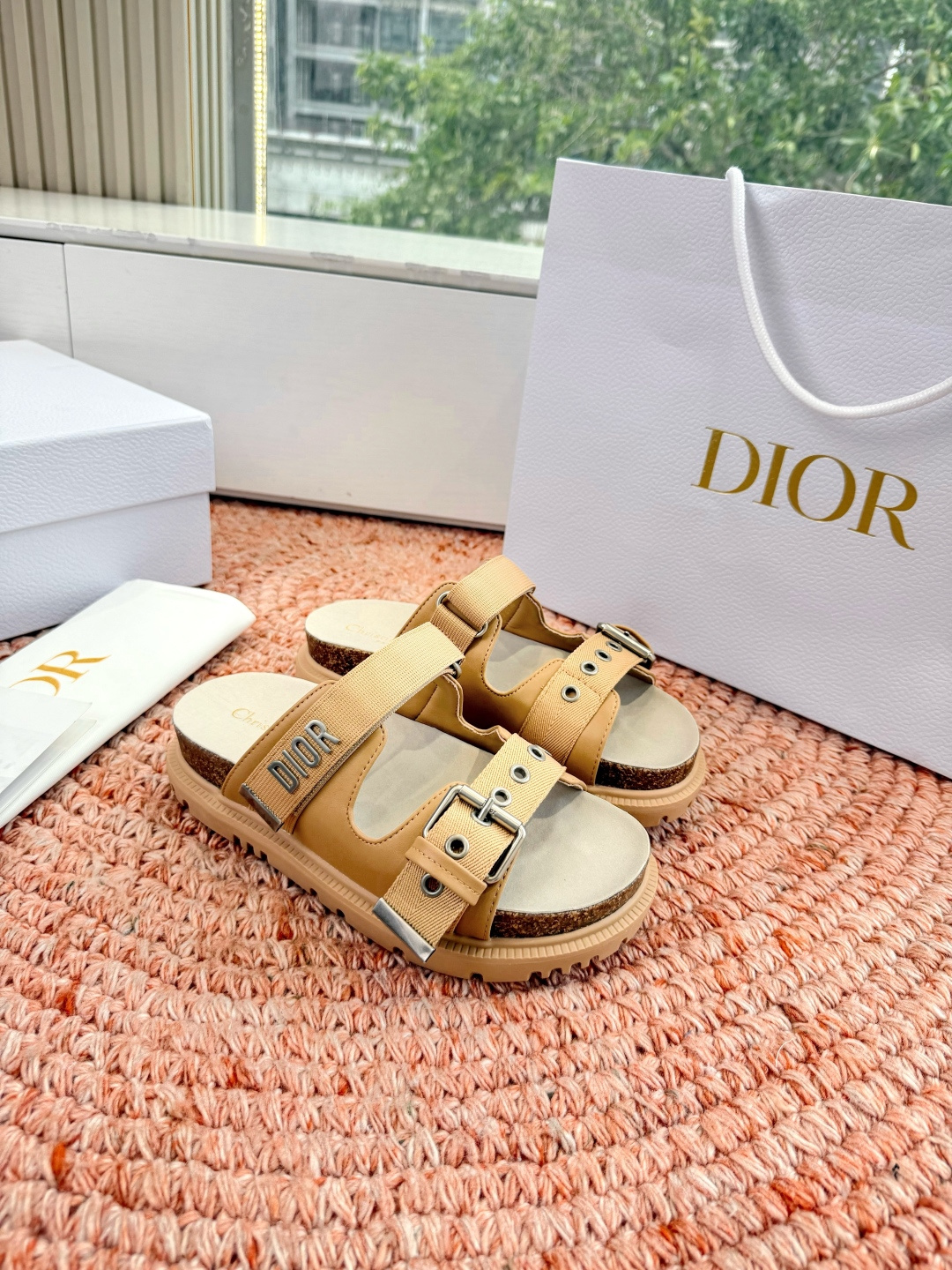 디올(DIOR) CD 버클 슬리퍼 신발