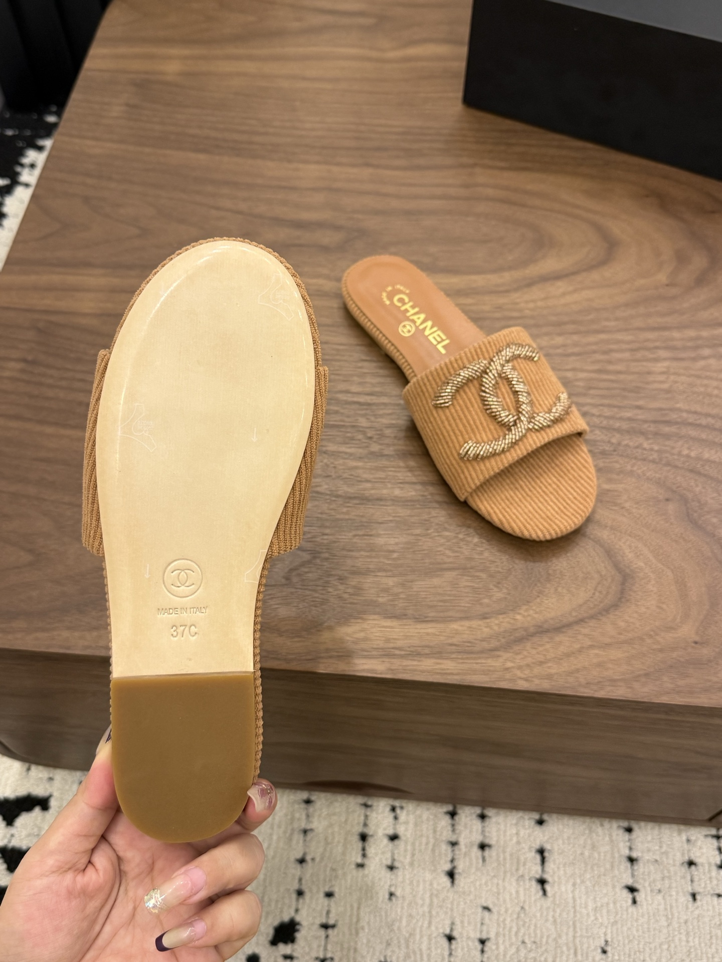 샤넬(CHANEL) 로고 스트라이프 플랫 슬리퍼 신발