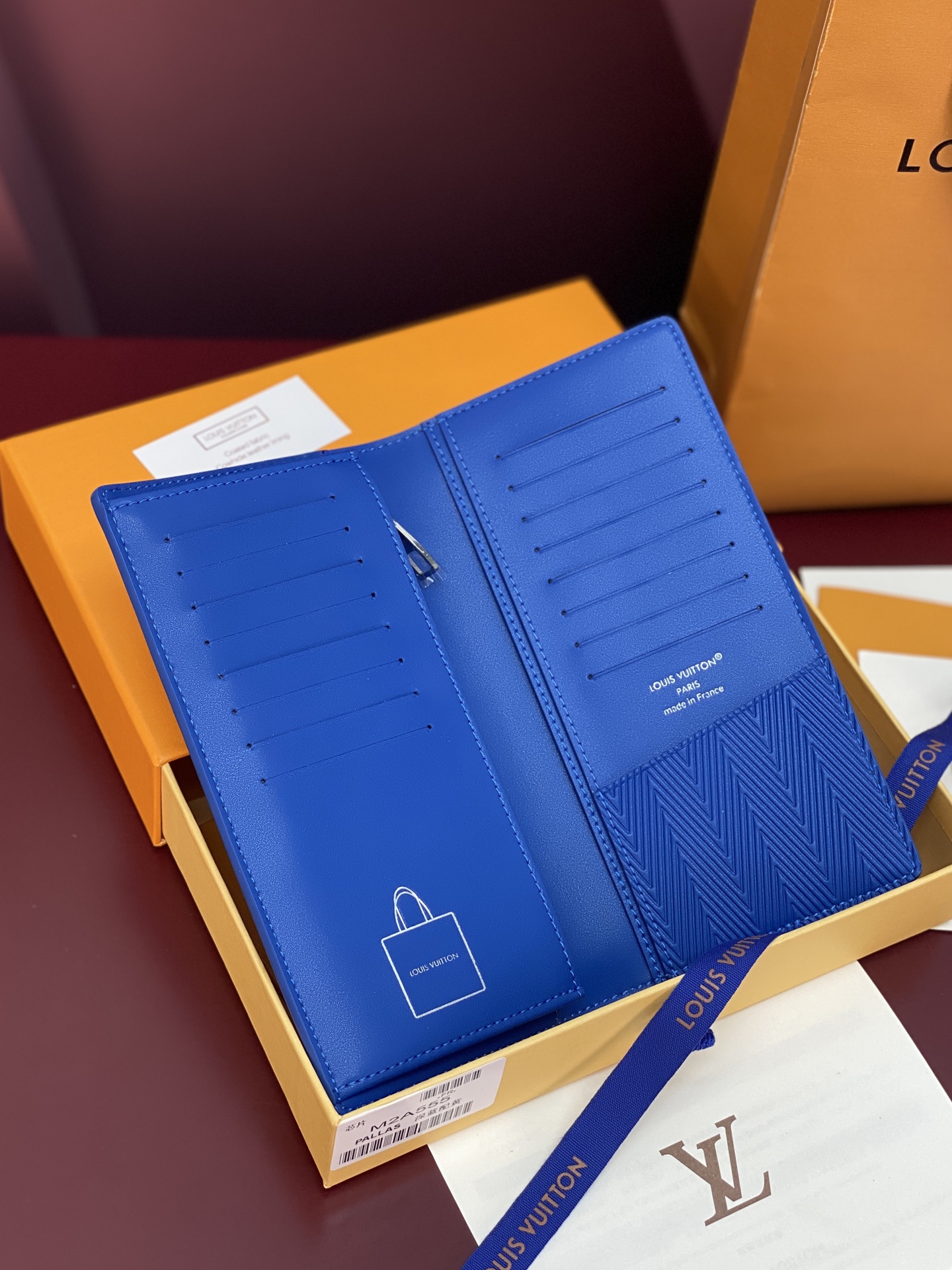 [Louis Vuitton] LV 루이비통 쇼퍼백 모티브 Brazza 브라짜 월렛 지갑 M2A555