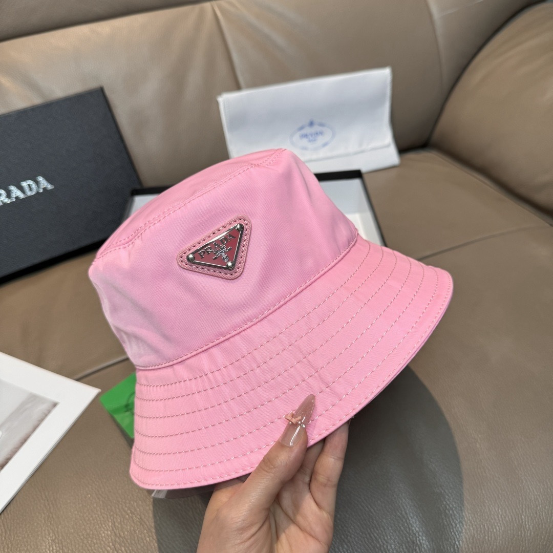 프라다(PRADA) 삼각 로고 옥스포드 버킷햇 모자