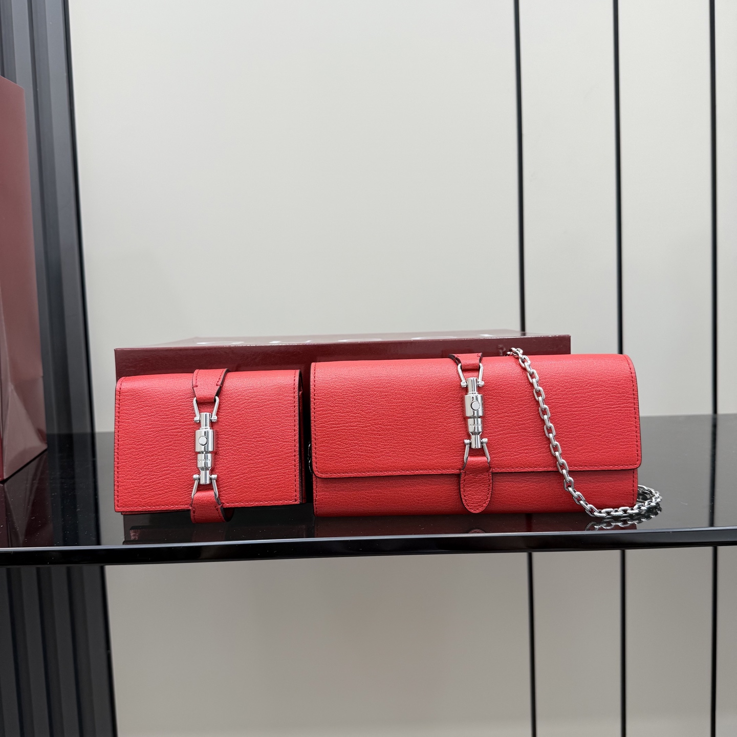 [Gucci] 구찌 26SS Jackie 재키 1961 레더 체인 월렛 (WOC - 브라이트 레드) 지갑