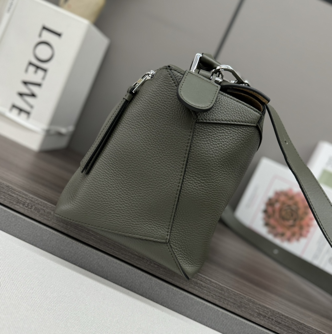 Loewe Puzzle Edge 로에베 퍼즐 라지 백 가방