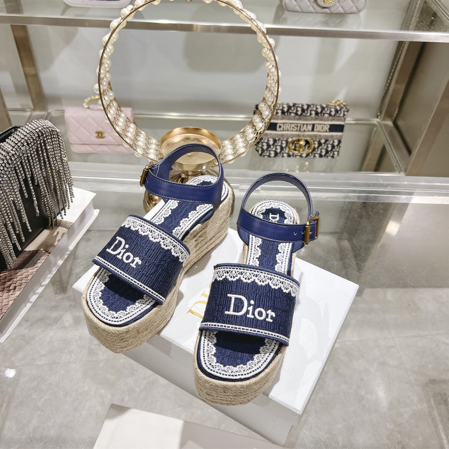 디올(DIOR) Dway 로고 자수 에스파드류 웨지 샌들 신발