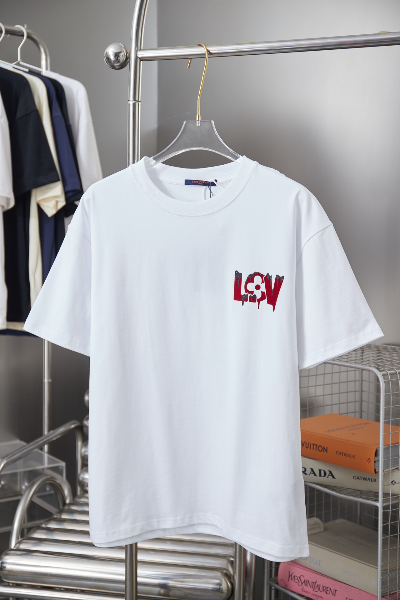 루이비통(LV) 벨벳 로고 반팔 티셔츠 상의 의류