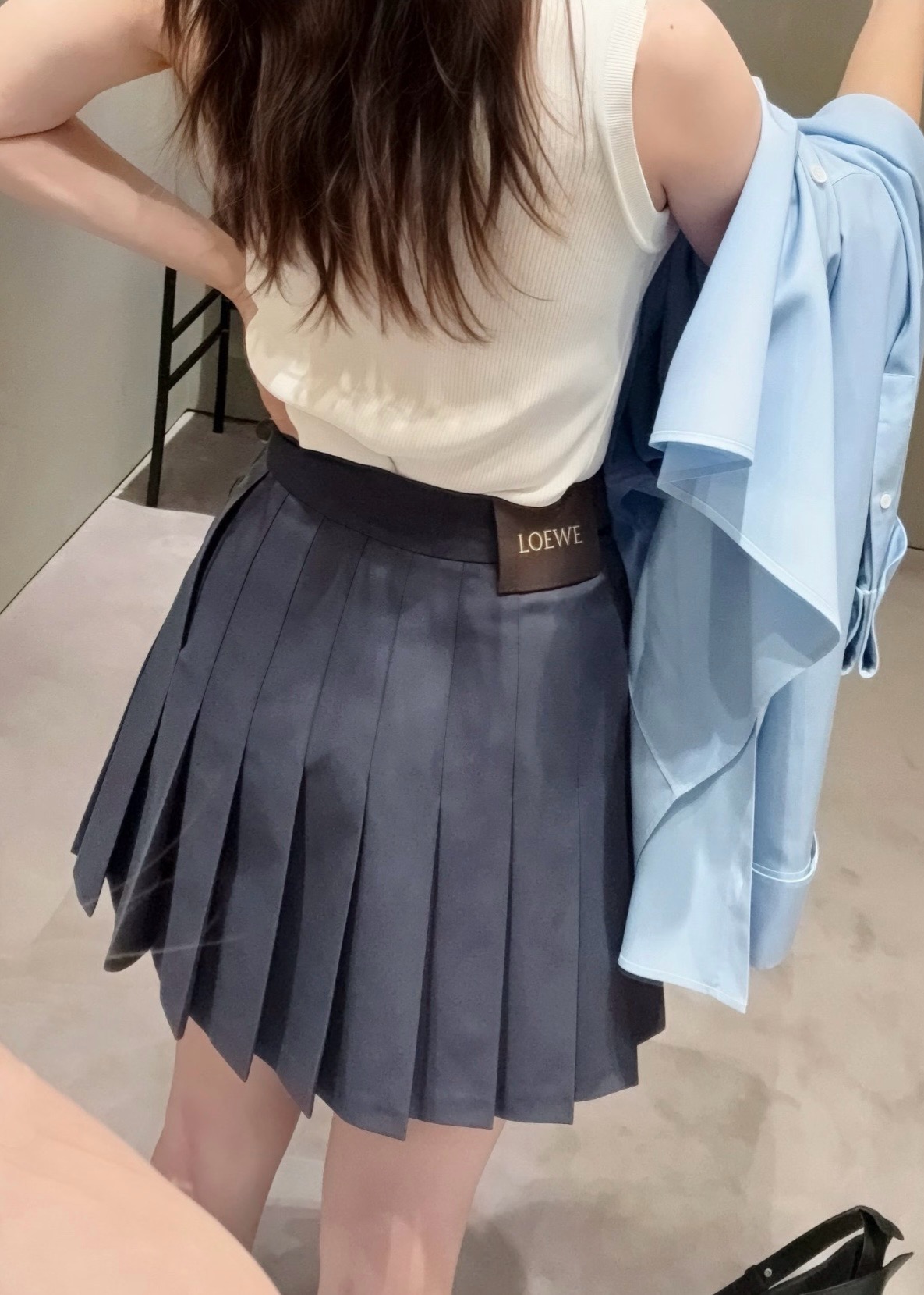 [Loewe] 로에베 26SS 비대칭 레더 버클 플리츠 스커트 치마 의류