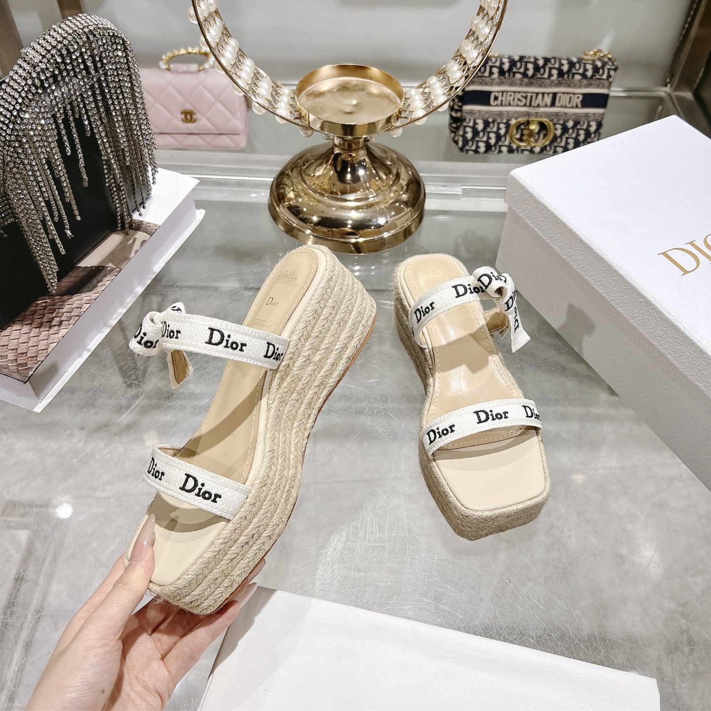 디올(DIOR) 로고 리본 더블 스트랩 플랫폼 슬리퍼 신발