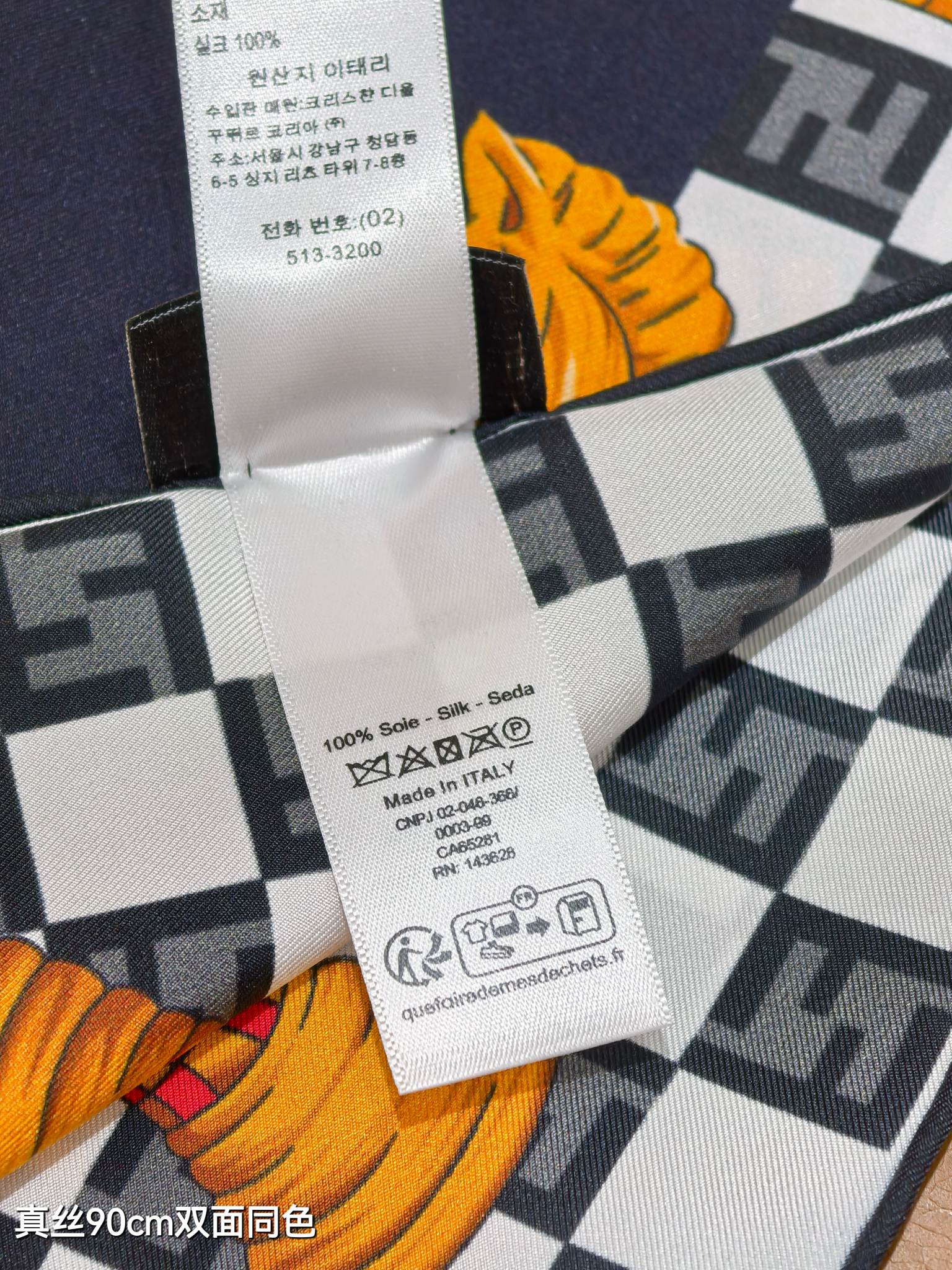 펜디(FENDI) 체스 모티브 실크 목도리 스카프