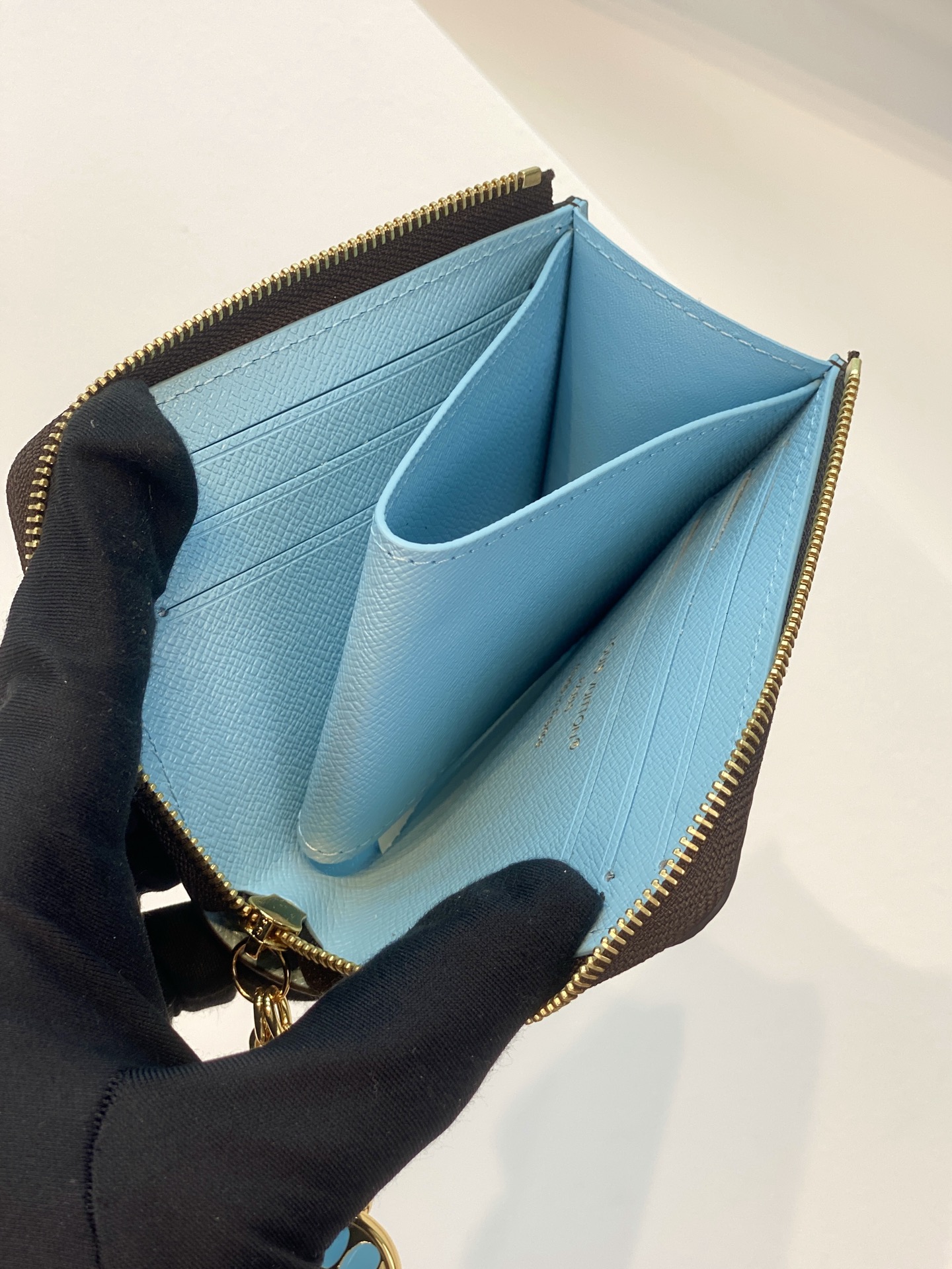 [Louis Vuitton] LV 루이비통 모노그램 노아 지퍼 코인 퍼스 (스카이 블루) 지갑
