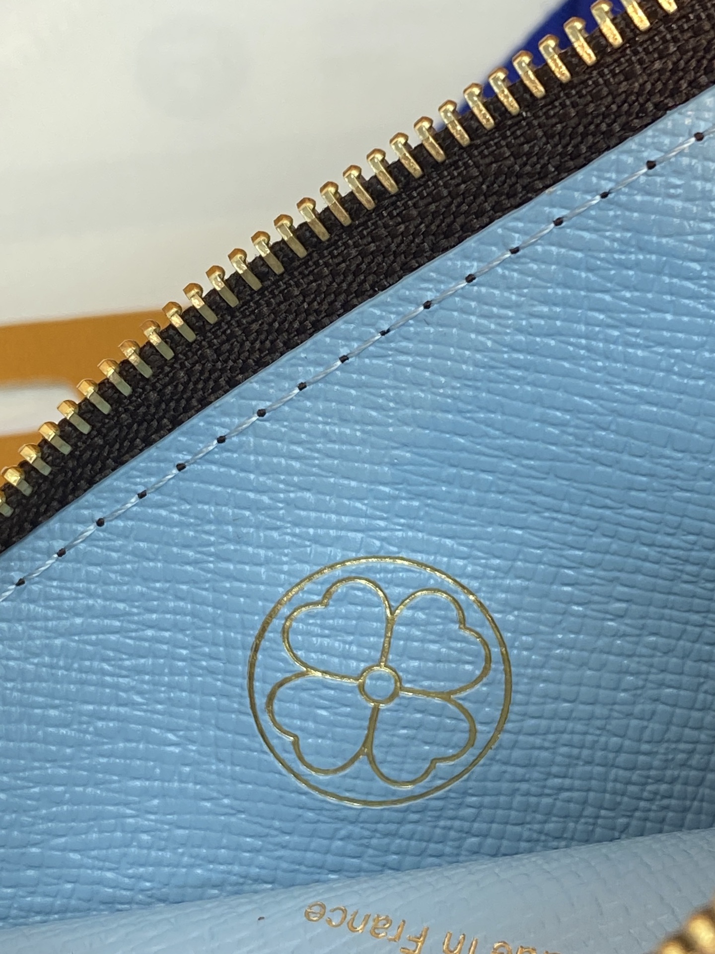 [Louis Vuitton] LV 루이비통 모노그램 Romy 로미 카드 지갑 (스카이 블루)