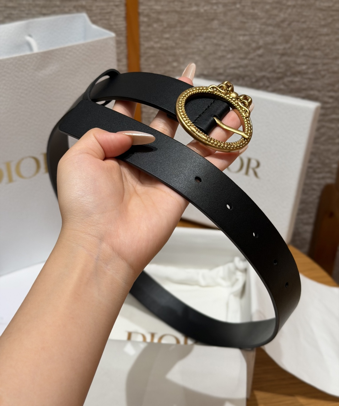 디올(DIOR) 리버서블 카프스킨 앤티크 핀 버클 벨트