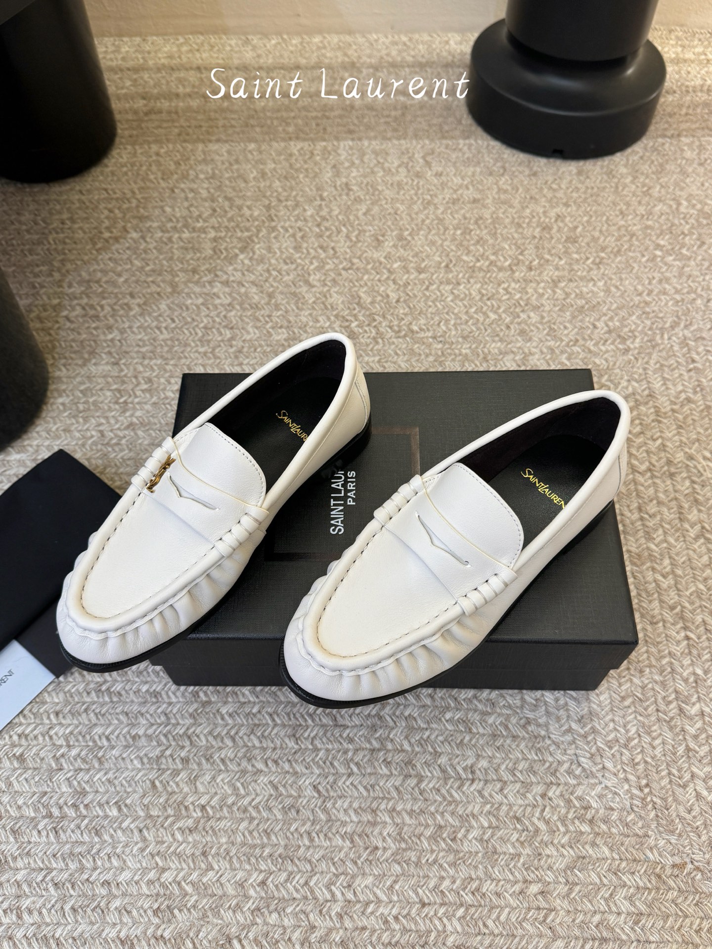 생로랑(SAINT LAURENT) 카프 레더 페니 로퍼 신발