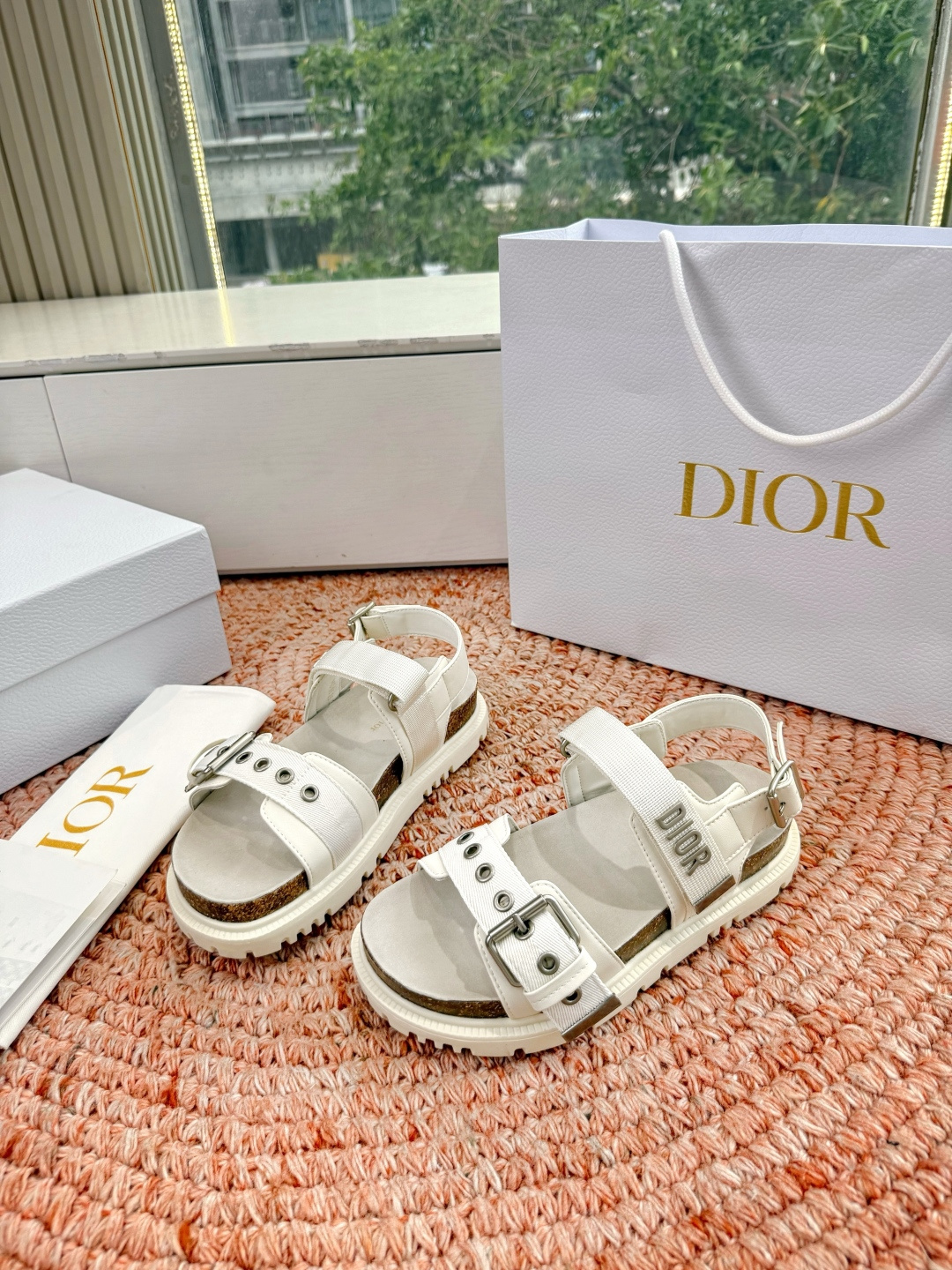 디올(DIOR) CD 버클 샌들 신발