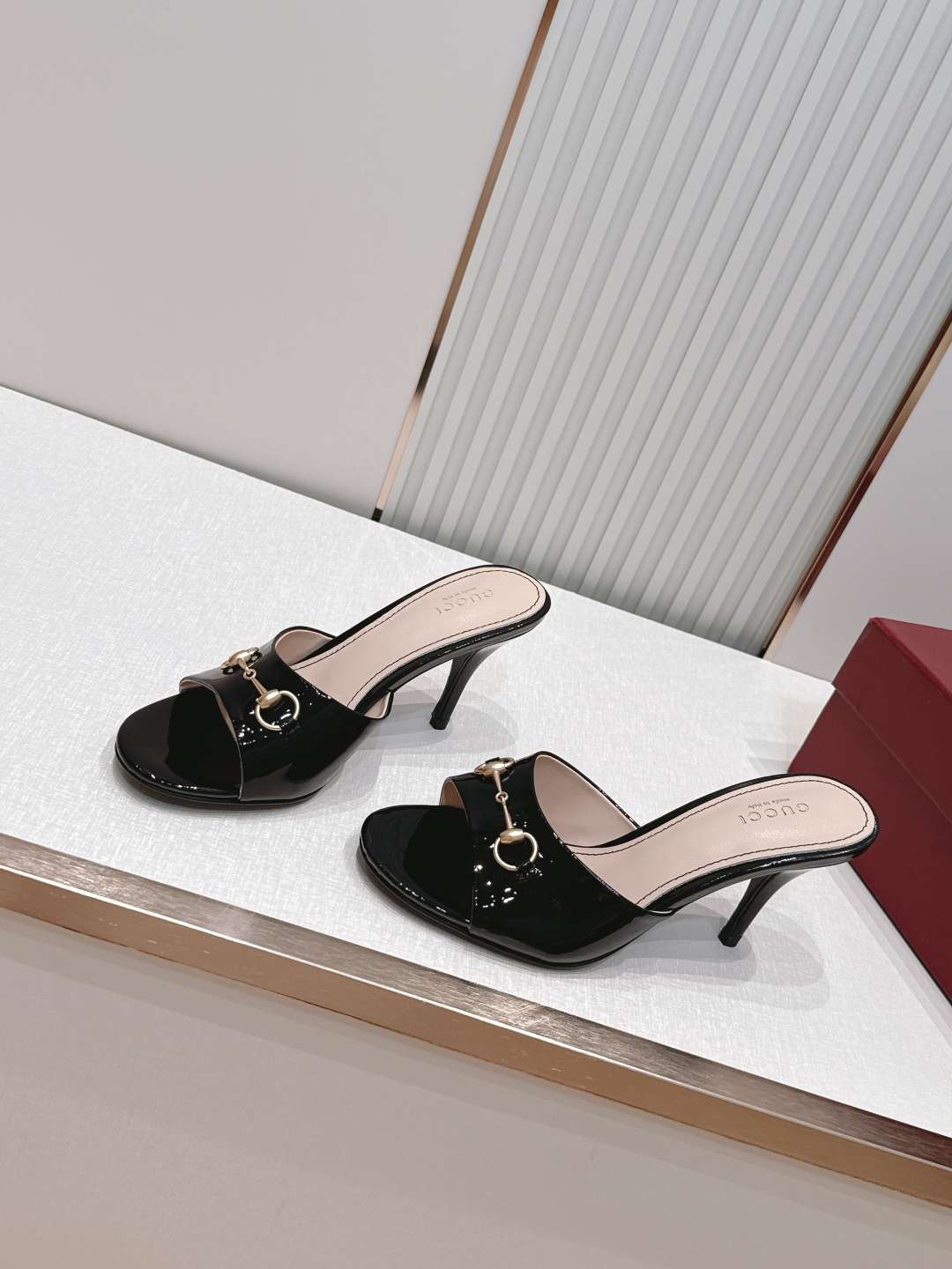 구찌(GUCCI) 홀스빗 모노그램 뮬 힐 신발