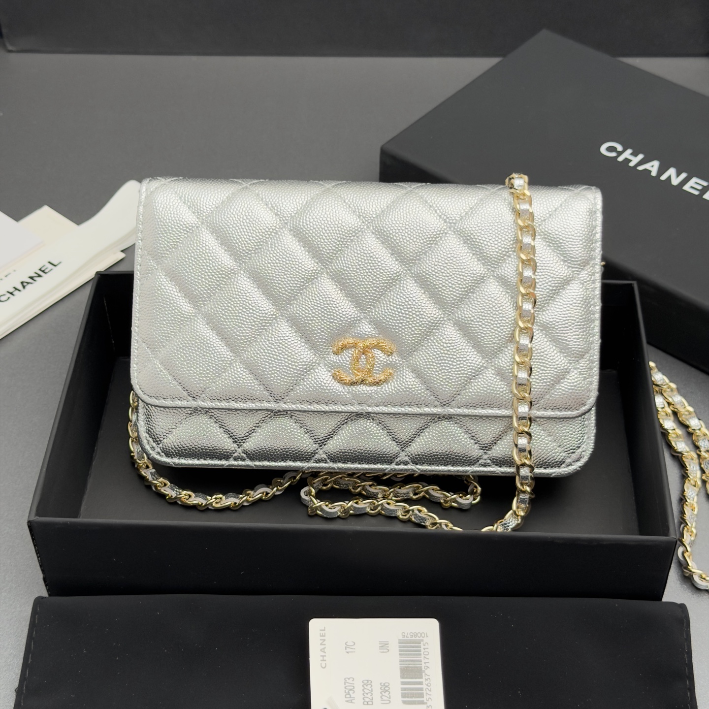 [Chanel] 샤넬 26SS 캐비어 멀티 젬스톤 체인 아코디언 플랩백 (WOC) 가방