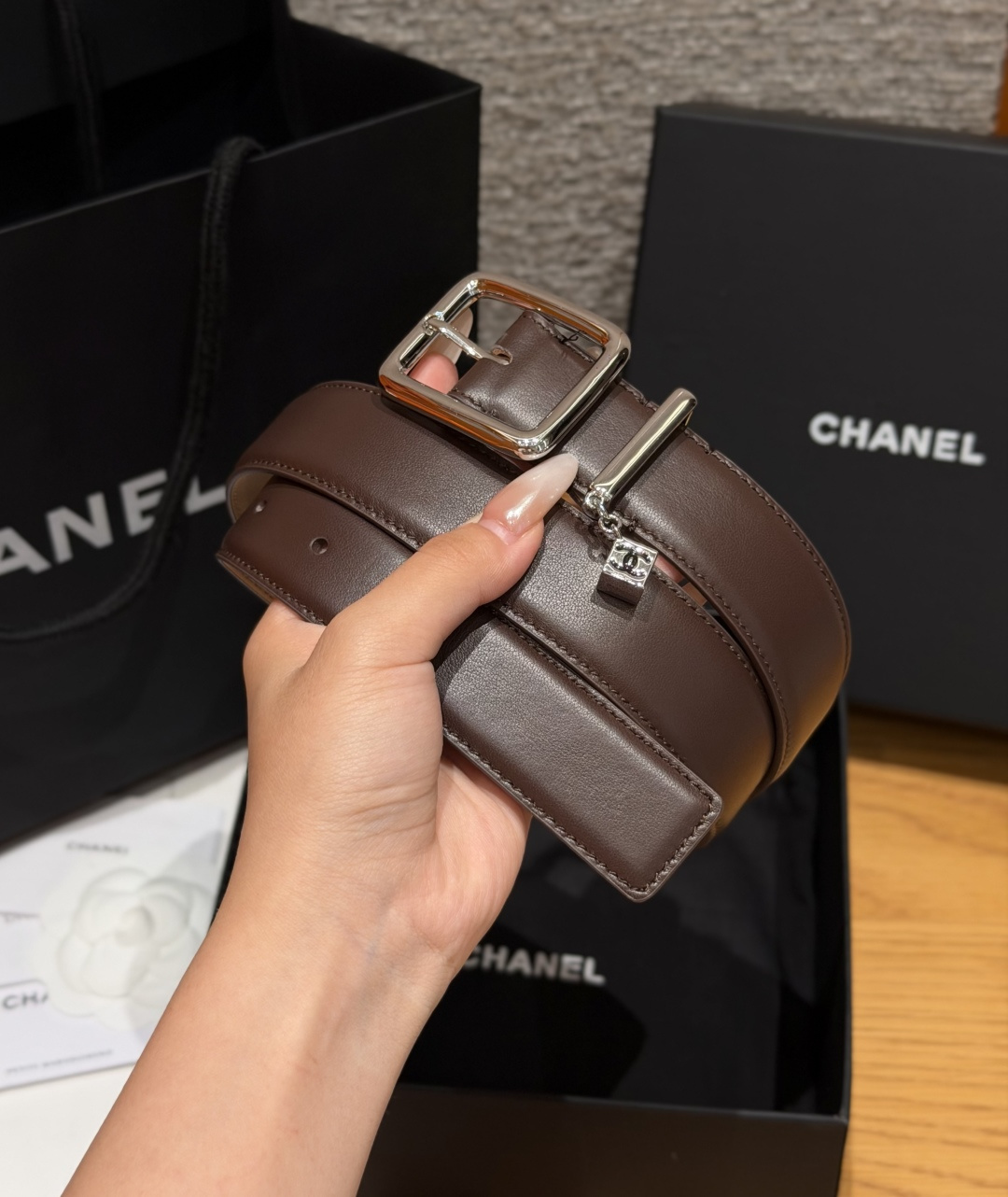 샤넬(CHANEL) 카프스킨 글로시 핀 실버 버클 벨트