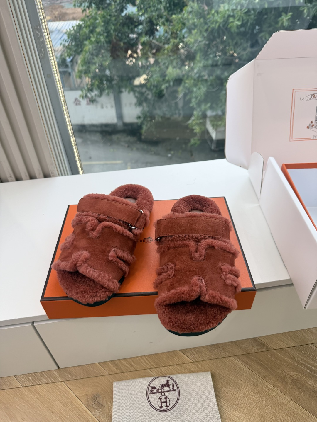 에르메스(HERMES) 시어링 퍼 뮬 슬리퍼 신발