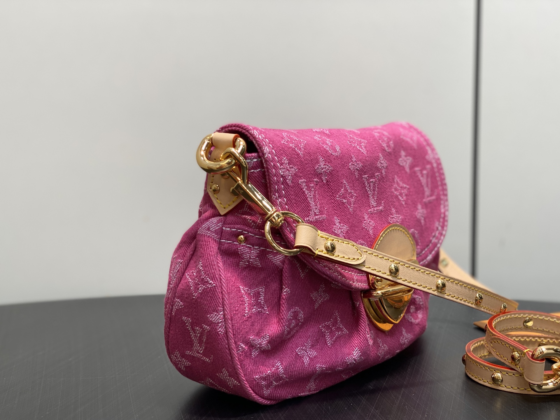 [Louis Vuitton] LV 루이비통 모노그램 데님 선셋 백 (로즈 핑크) 가방