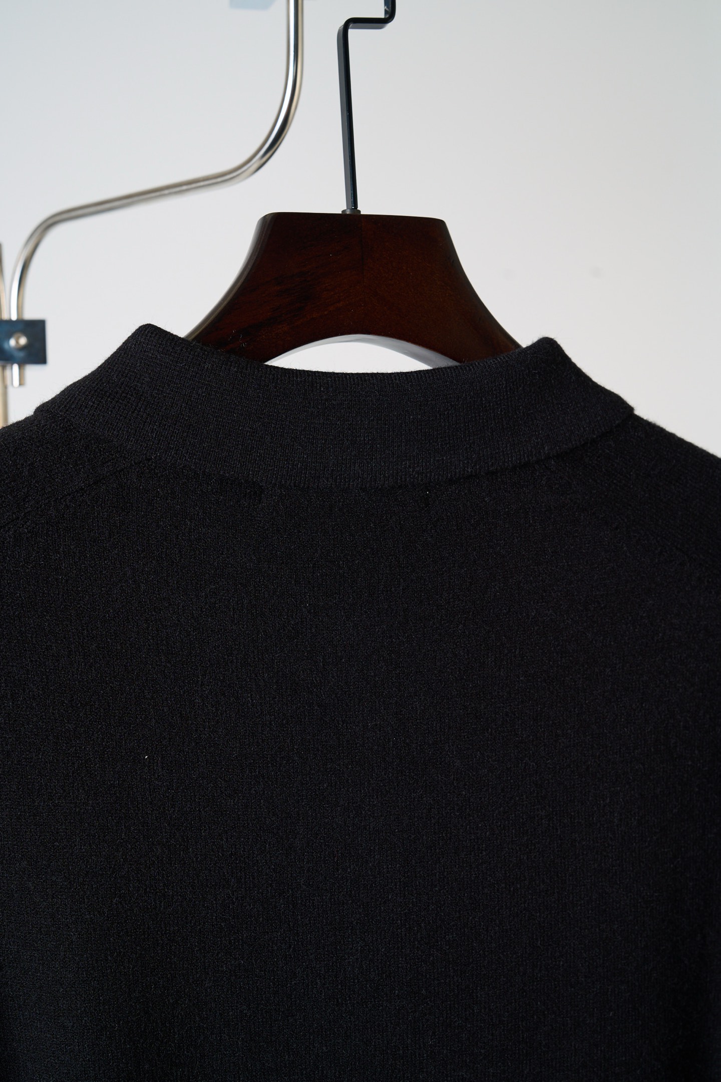아크네(Acne studios) 로고 자수 울 폴로 니트 상의 의류