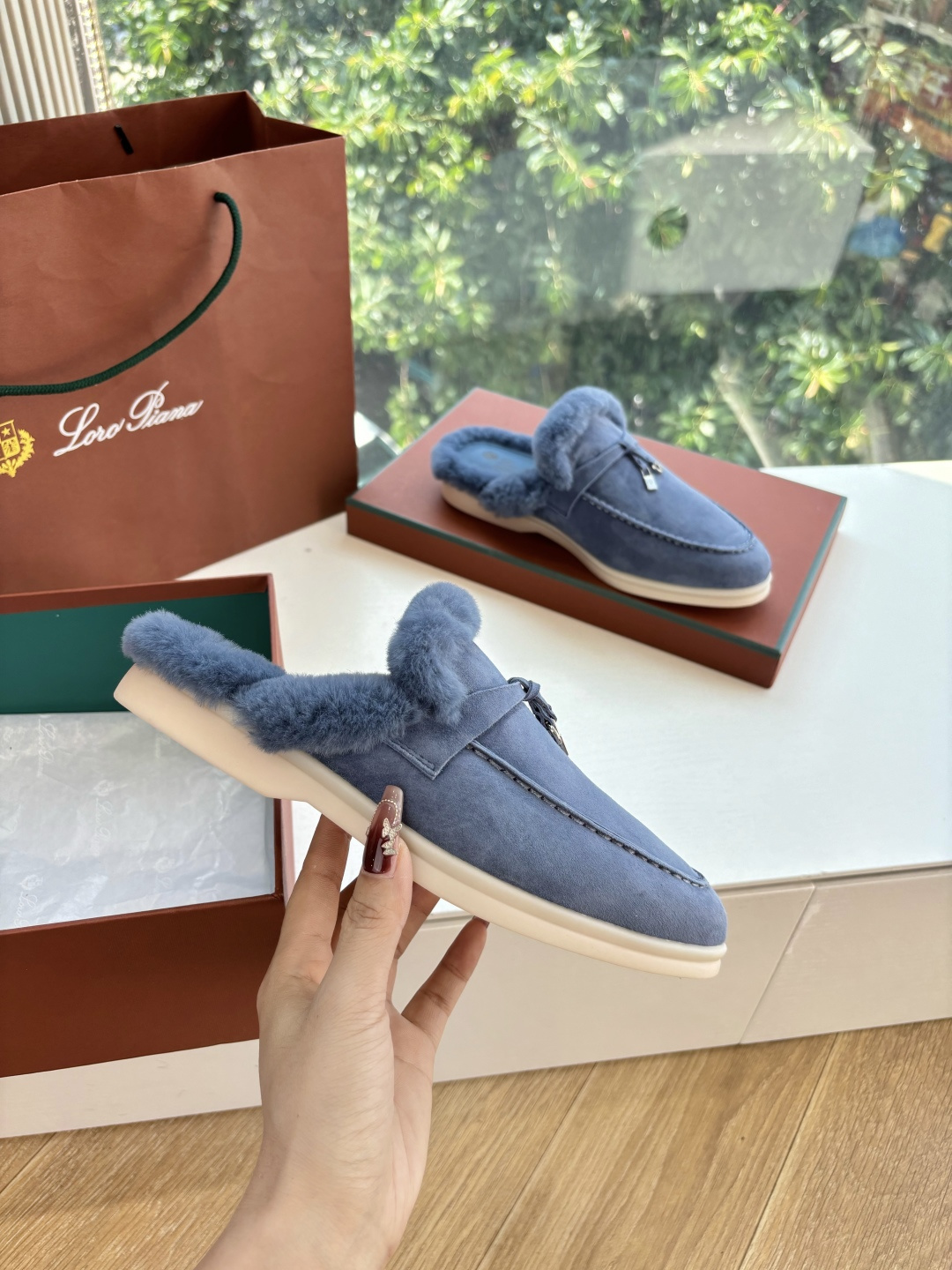 로로피아나(Loro Piana) 커플 퍼 트리밍 스웨이드 뮬 슬리퍼 신발