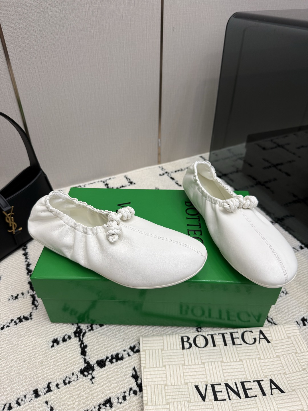 보테가 베네타(BOTTEGA VENETA) 인트레치아토 발레리나 플랫 신발