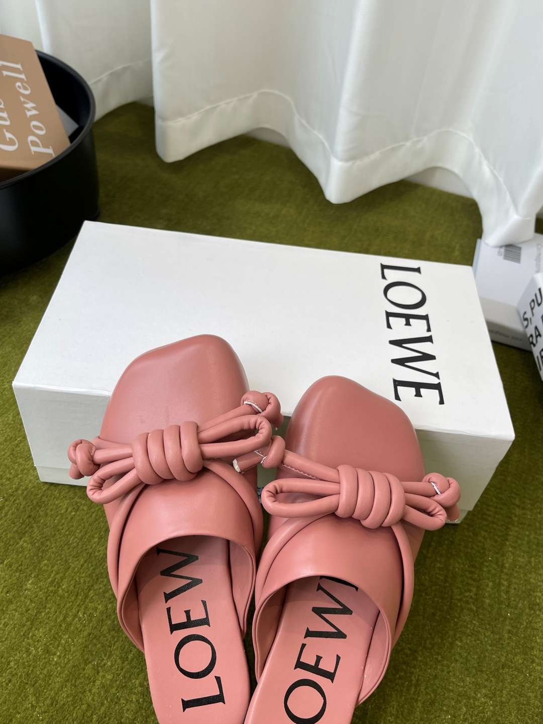 로에베(LOEWE) 매듭 스트랩 백리스 슬리퍼 신발