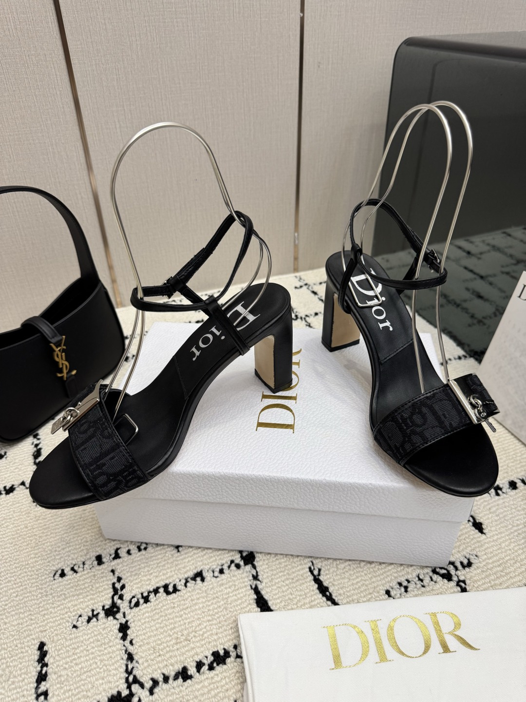 디올(DIOR) 로고 버클 데님 레더 샌들 신발